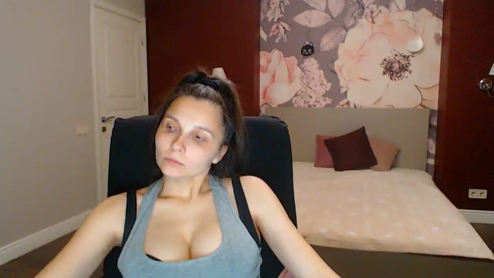 Gallery image thumbnail from Karina_Mils's myfreecams stream on, 08/01/2025, 17:43 image 19 of 20