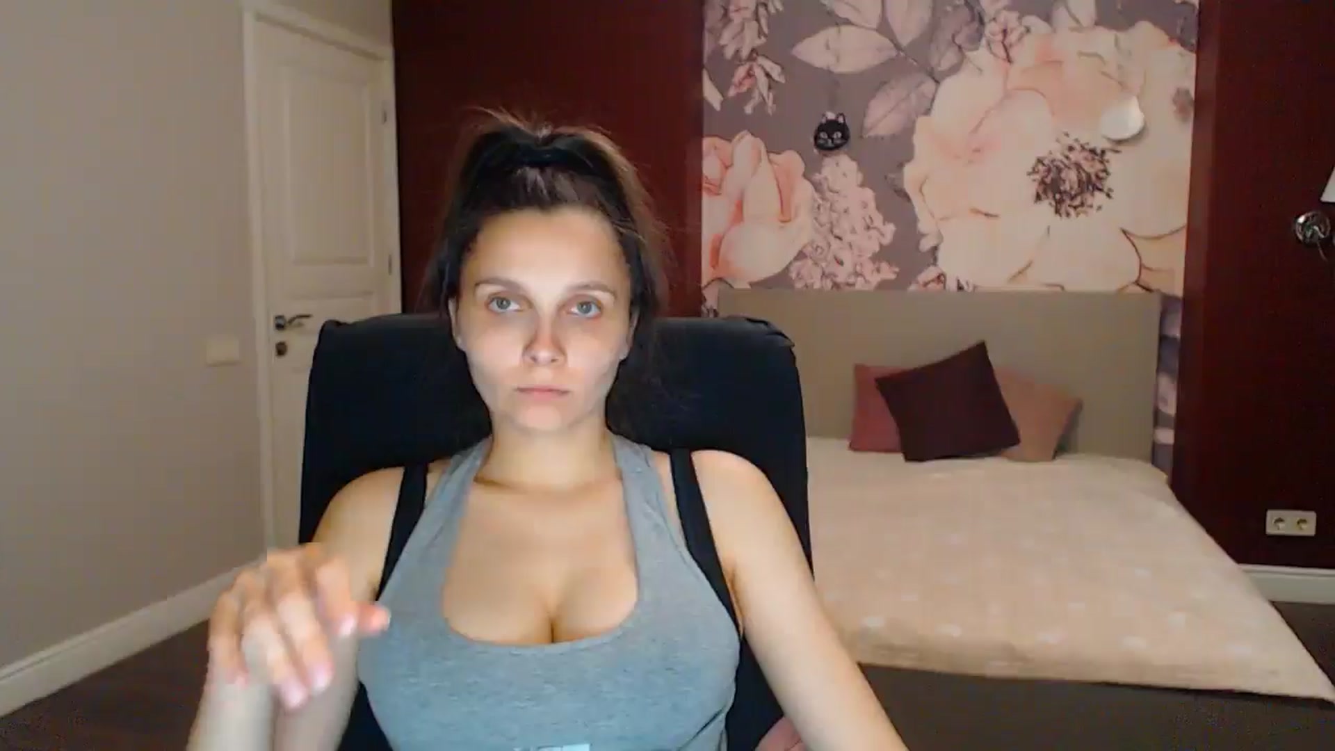 Gallery image thumbnail from Karina_Mils's myfreecams stream on, 08/01/2025, 17:43 image 11 of 20