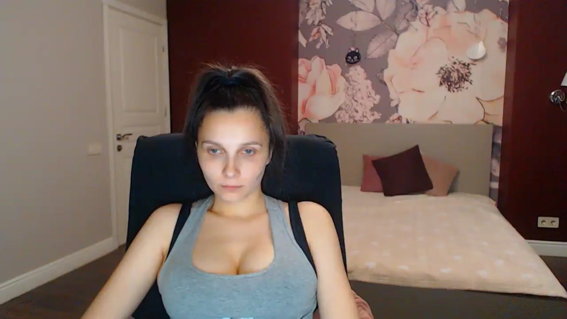 Gallery image thumbnail from Karina_Mils's myfreecams stream on, 08/01/2025, 17:43 image 3 of 20