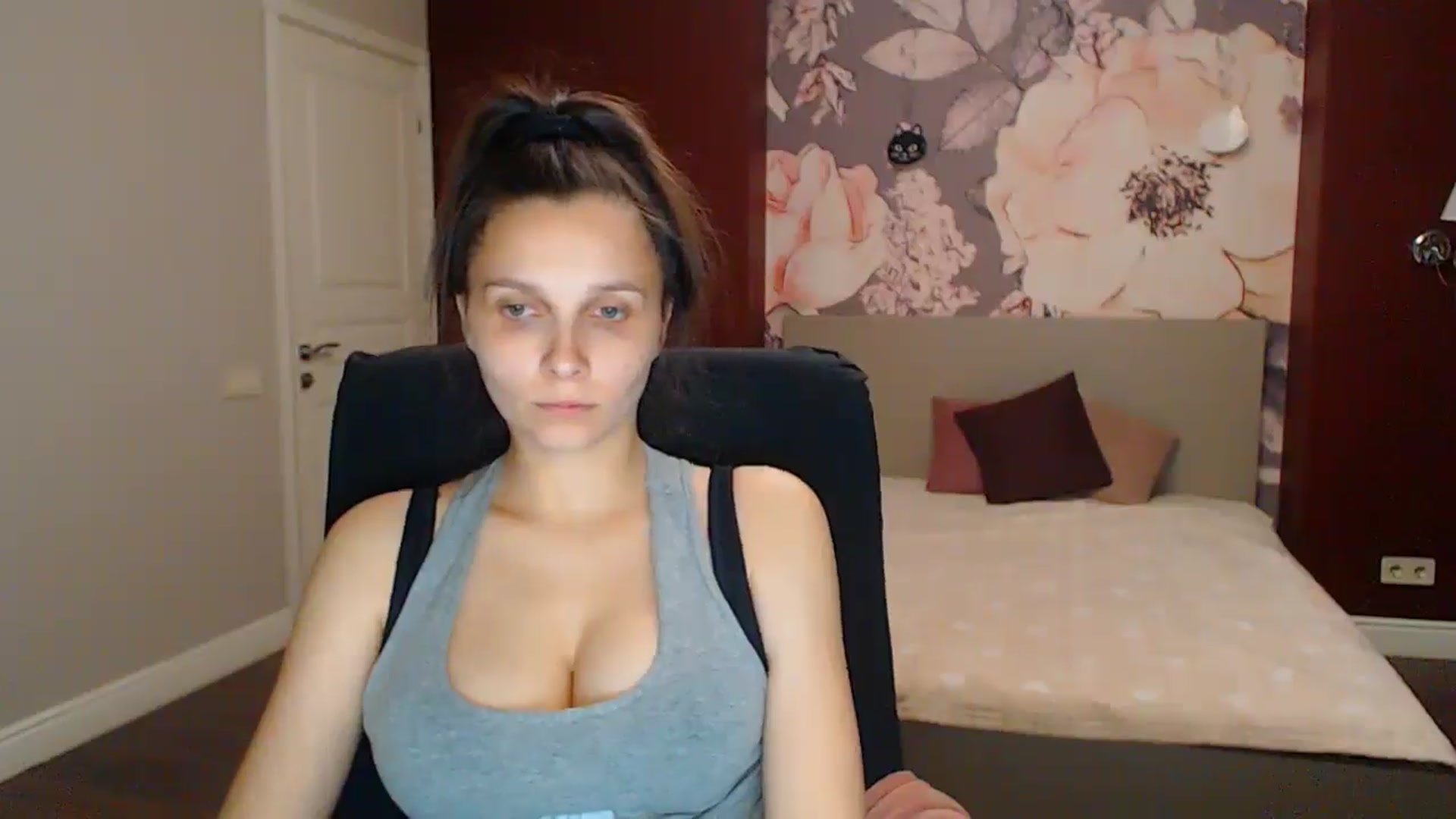 Gallery image thumbnail from Karina_Mils's myfreecams stream on, 08/01/2025, 17:43 image 16 of 20