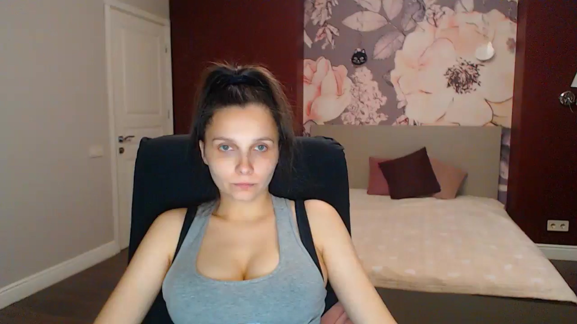 Gallery image thumbnail from Karina_Mils's myfreecams stream on, 08/01/2025, 17:43 image 1 of 20