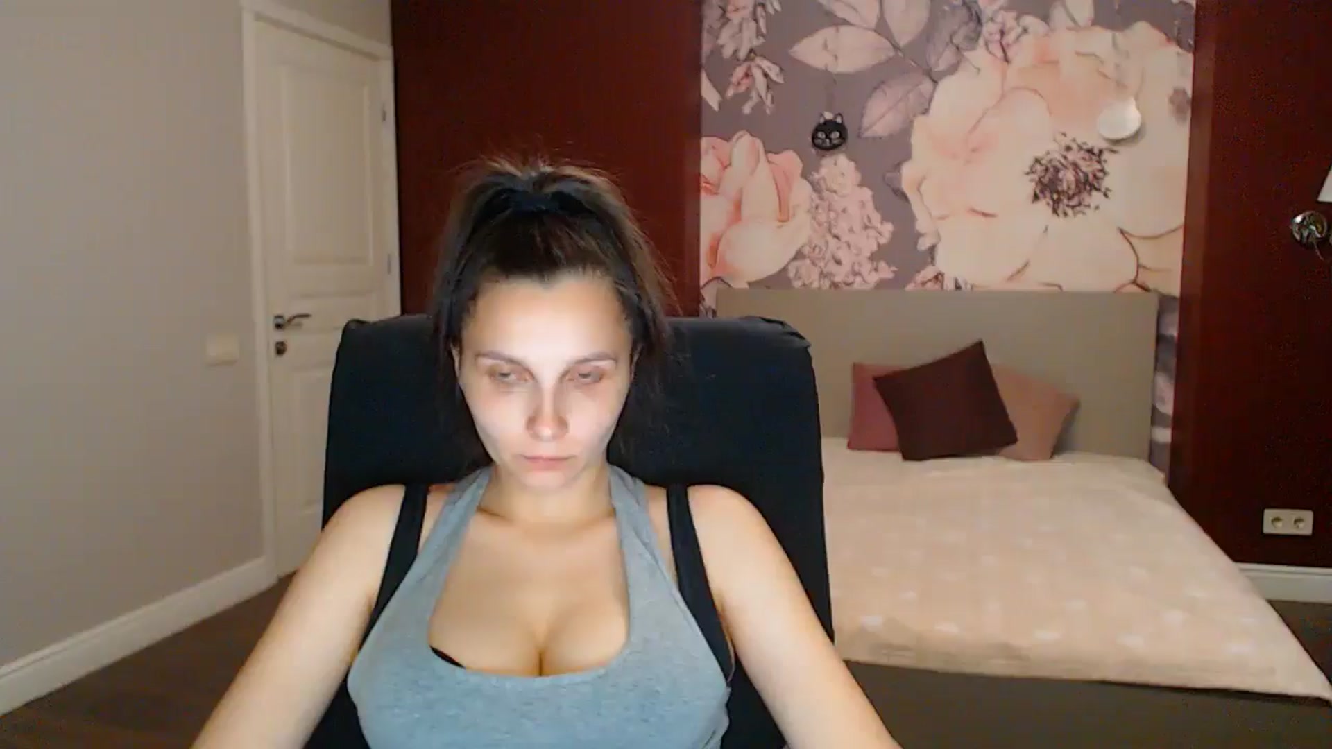 Gallery image thumbnail from Karina_Mils's myfreecams stream on, 08/01/2025, 17:43 image 18 of 20