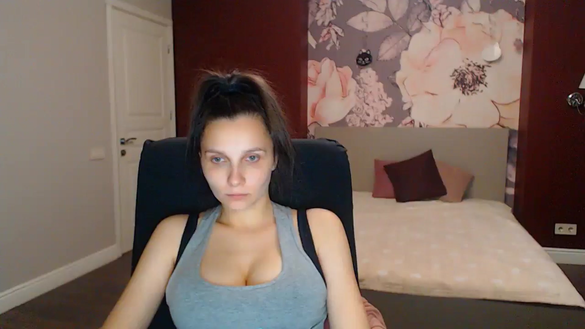 Gallery image thumbnail from Karina_Mils's myfreecams stream on, 08/01/2025, 17:43 image 6 of 20