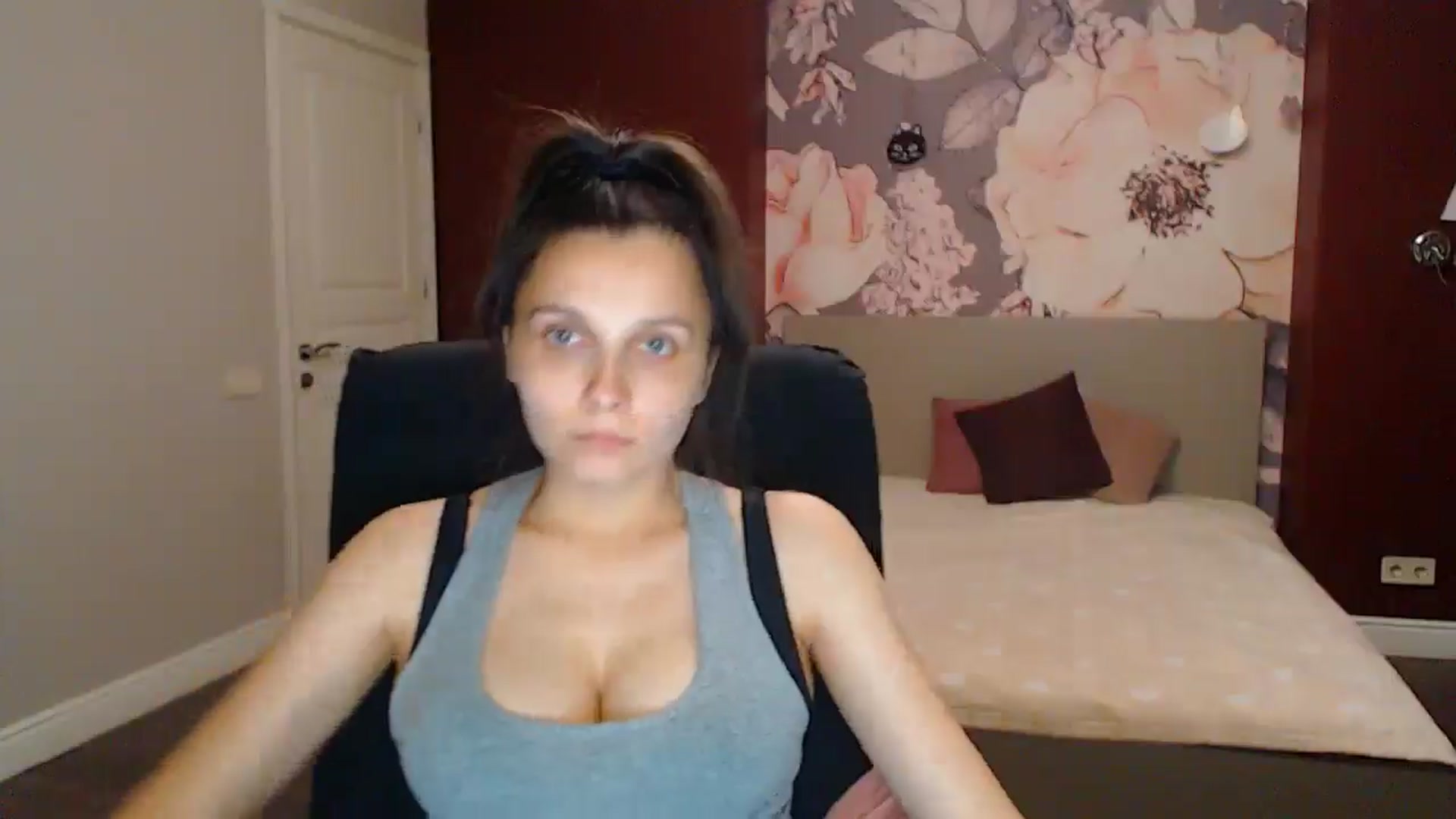 Gallery image thumbnail from Karina_Mils's myfreecams stream on, 08/01/2025, 17:43 image 8 of 20