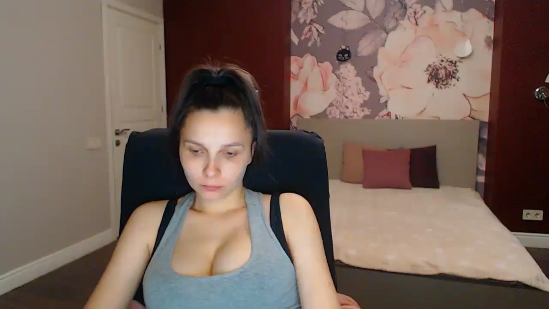 Gallery image thumbnail from Karina_Mils's myfreecams stream on, 08/02/2025, 17:45 image 6 of 20