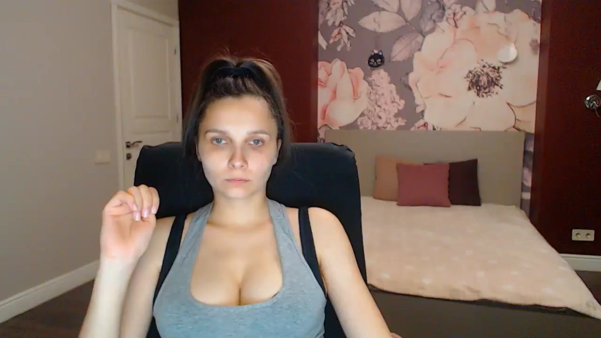 Gallery image thumbnail from Karina_Mils's myfreecams stream on, 08/02/2025, 17:45 image 13 of 20