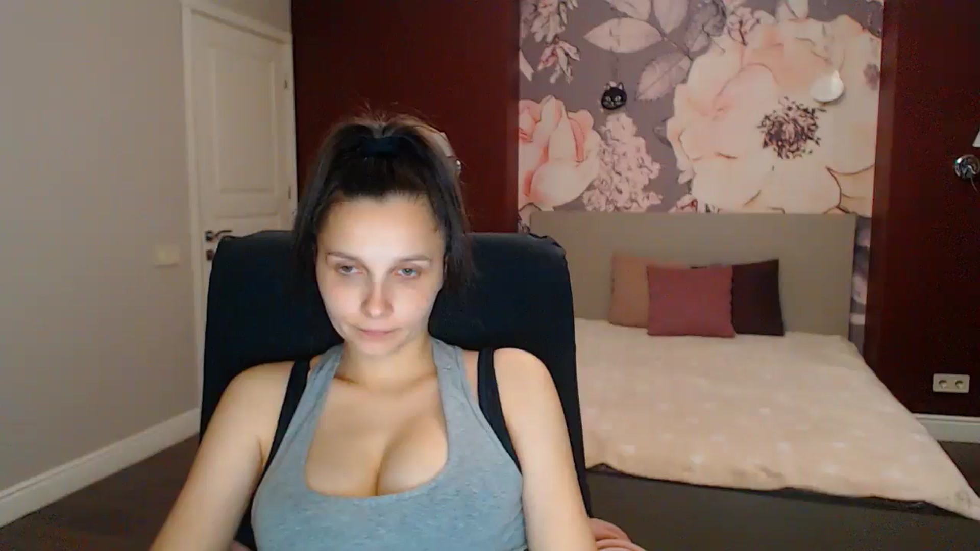 Gallery image thumbnail from Karina_Mils's myfreecams stream on, 08/02/2025, 17:45 image 7 of 20