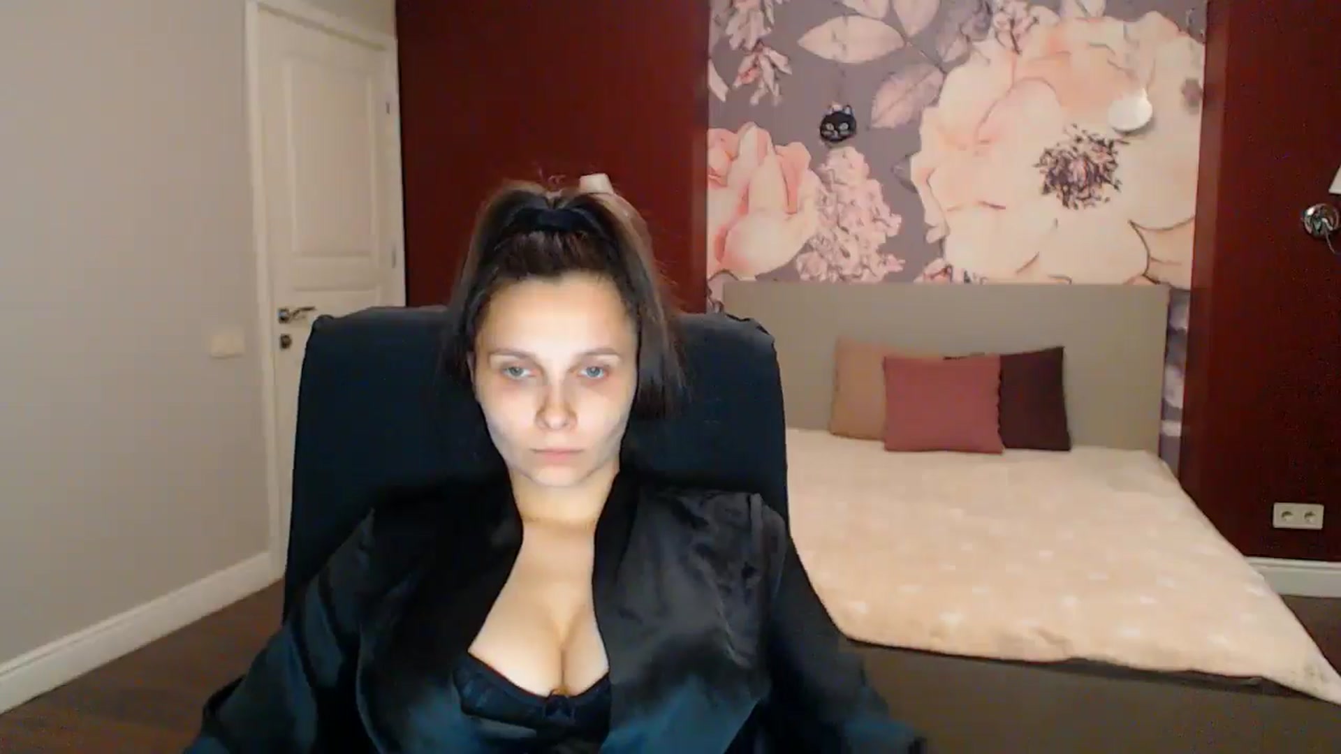Gallery image thumbnail from Karina_Mils's myfreecams stream on, 08/02/2025, 17:45 image 19 of 20