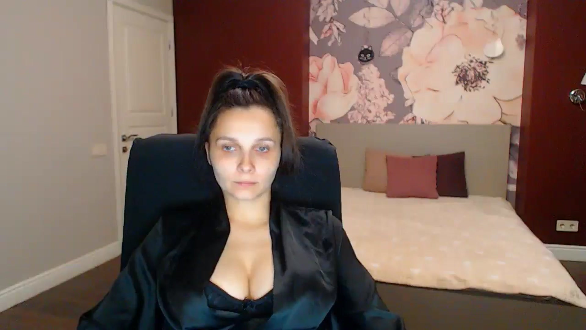Gallery image thumbnail from Karina_Mils's myfreecams stream on, 08/02/2025, 17:45 image 17 of 20