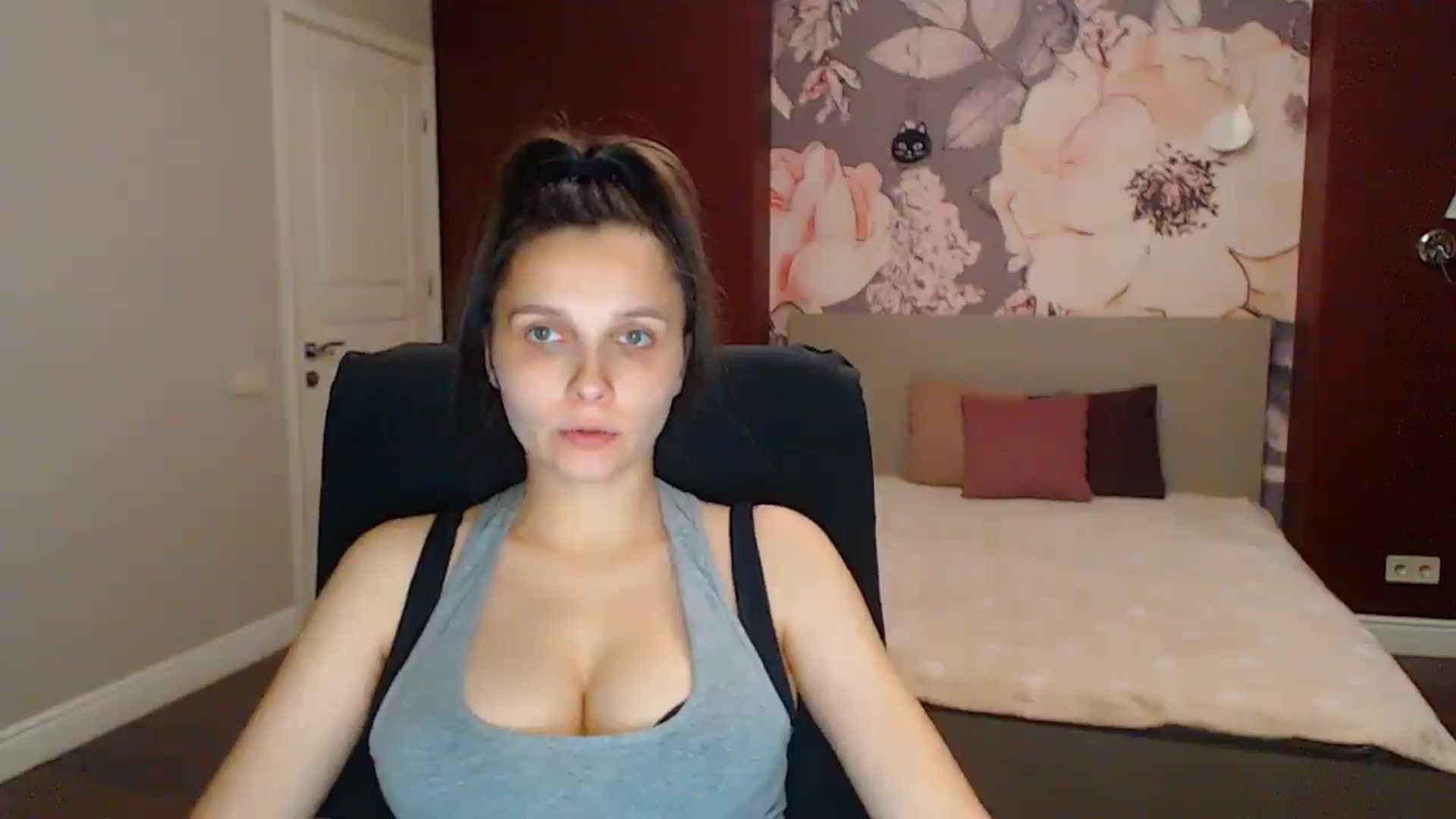 Gallery image thumbnail from Karina_Mils's myfreecams stream on, 08/02/2025, 17:45 image 9 of 20