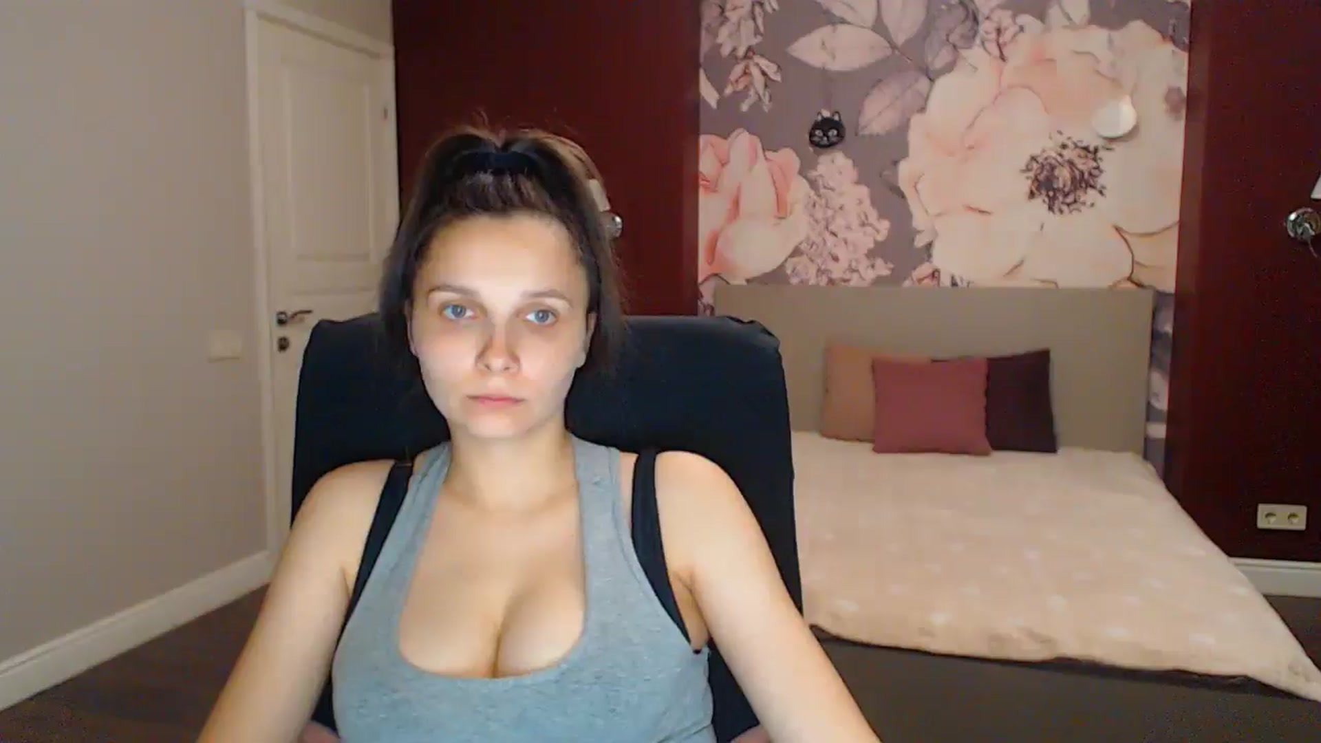 Gallery image thumbnail from Karina_Mils's myfreecams stream on, 08/02/2025, 17:45 image 3 of 20