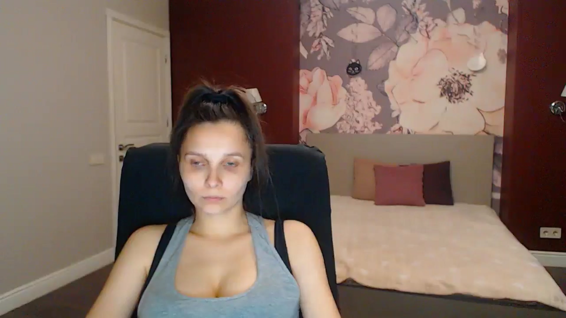 Gallery image thumbnail from Karina_Mils's myfreecams stream on, 08/02/2025, 18:31 image 16 of 20