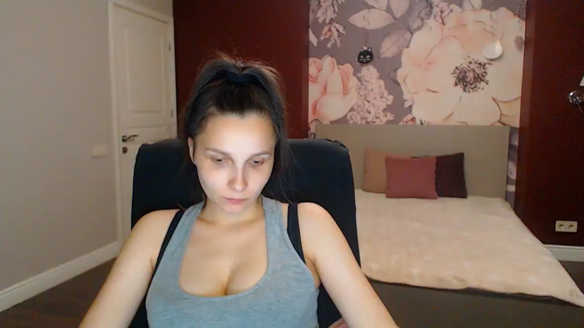 Gallery image thumbnail from Karina_Mils's myfreecams stream on, 08/02/2025, 18:31 image 1 of 20