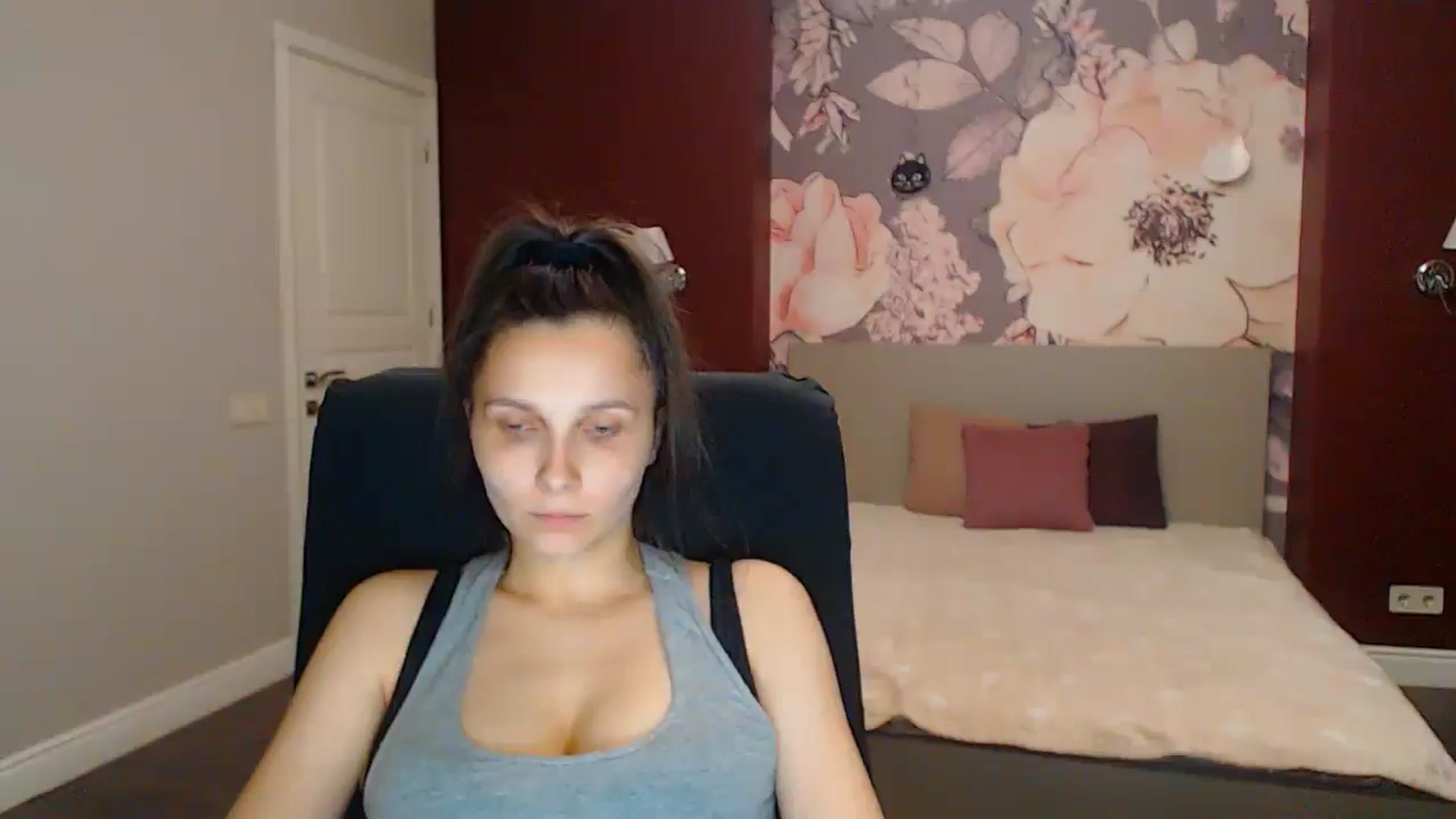 Gallery image thumbnail from Karina_Mils's myfreecams stream on, 08/02/2025, 18:31 image 14 of 20