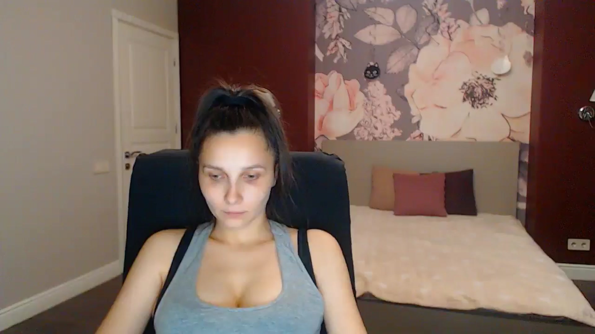 Gallery image thumbnail from Karina_Mils's myfreecams stream on, 08/02/2025, 18:31 image 10 of 20