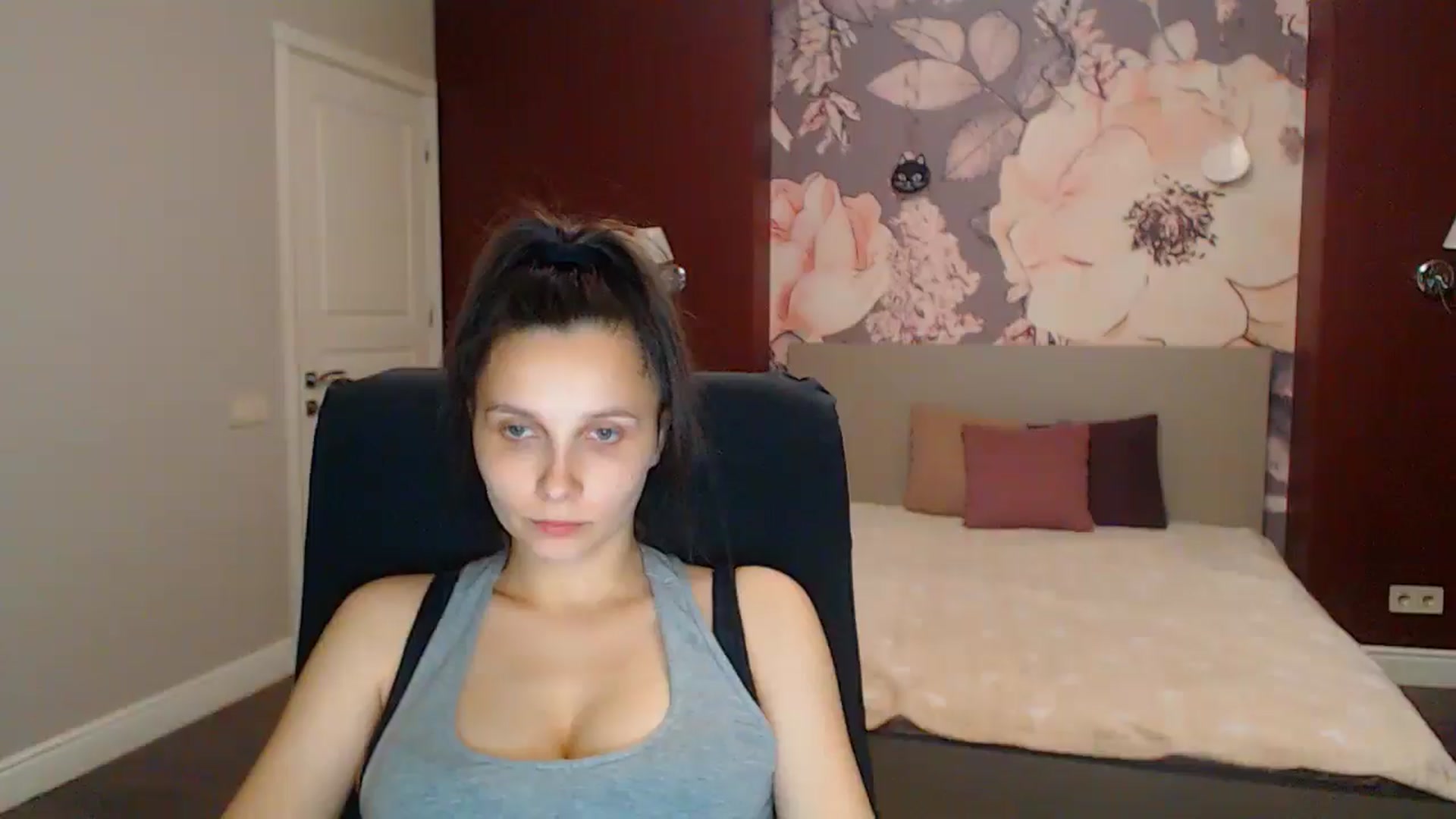 Gallery image thumbnail from Karina_Mils's myfreecams stream on, 08/02/2025, 18:31 image 15 of 20