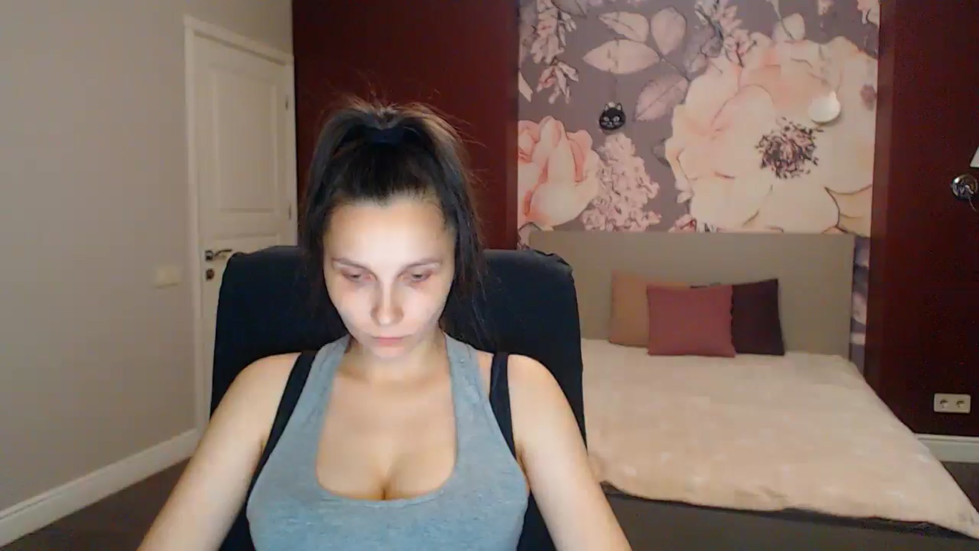 Gallery image thumbnail from Karina_Mils's myfreecams stream on, 08/02/2025, 18:31 image 18 of 20