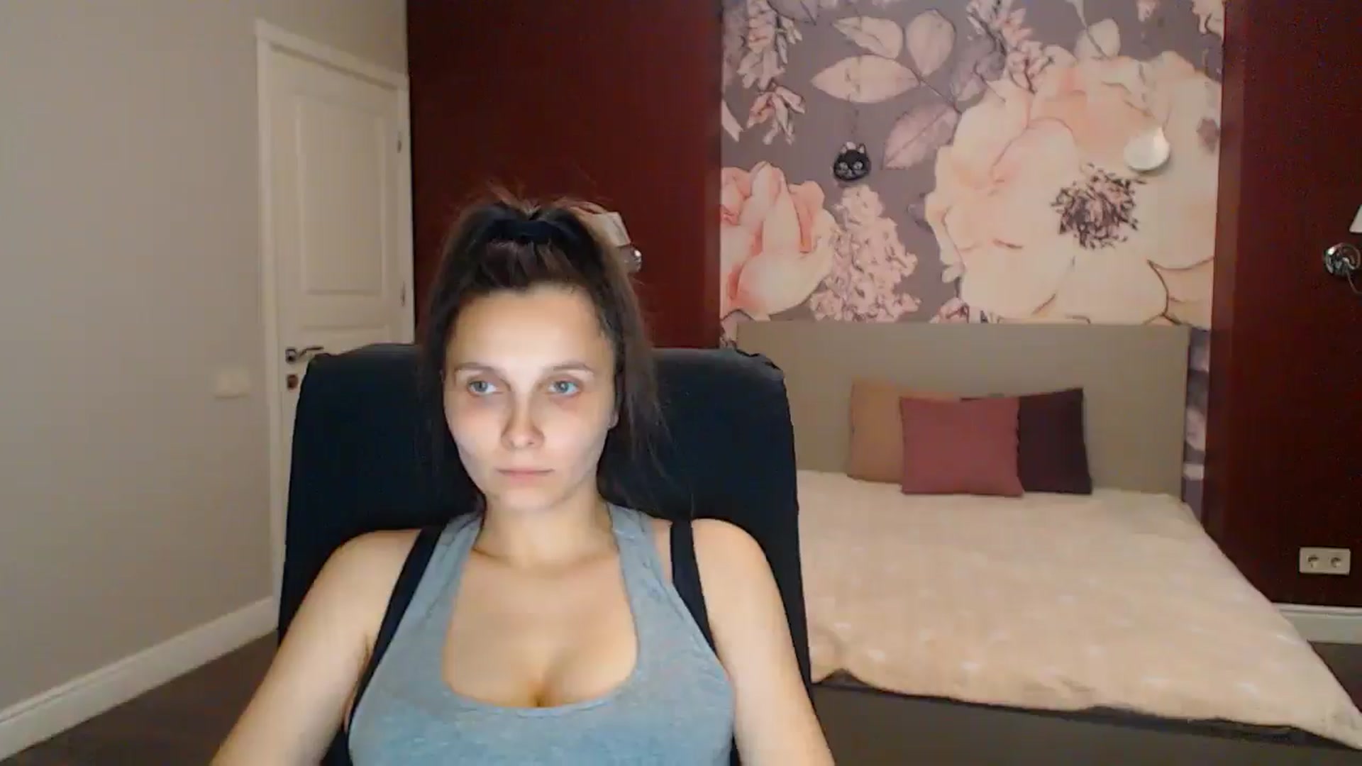 Gallery image thumbnail from Karina_Mils's myfreecams stream on, 08/02/2025, 18:31 image 12 of 20