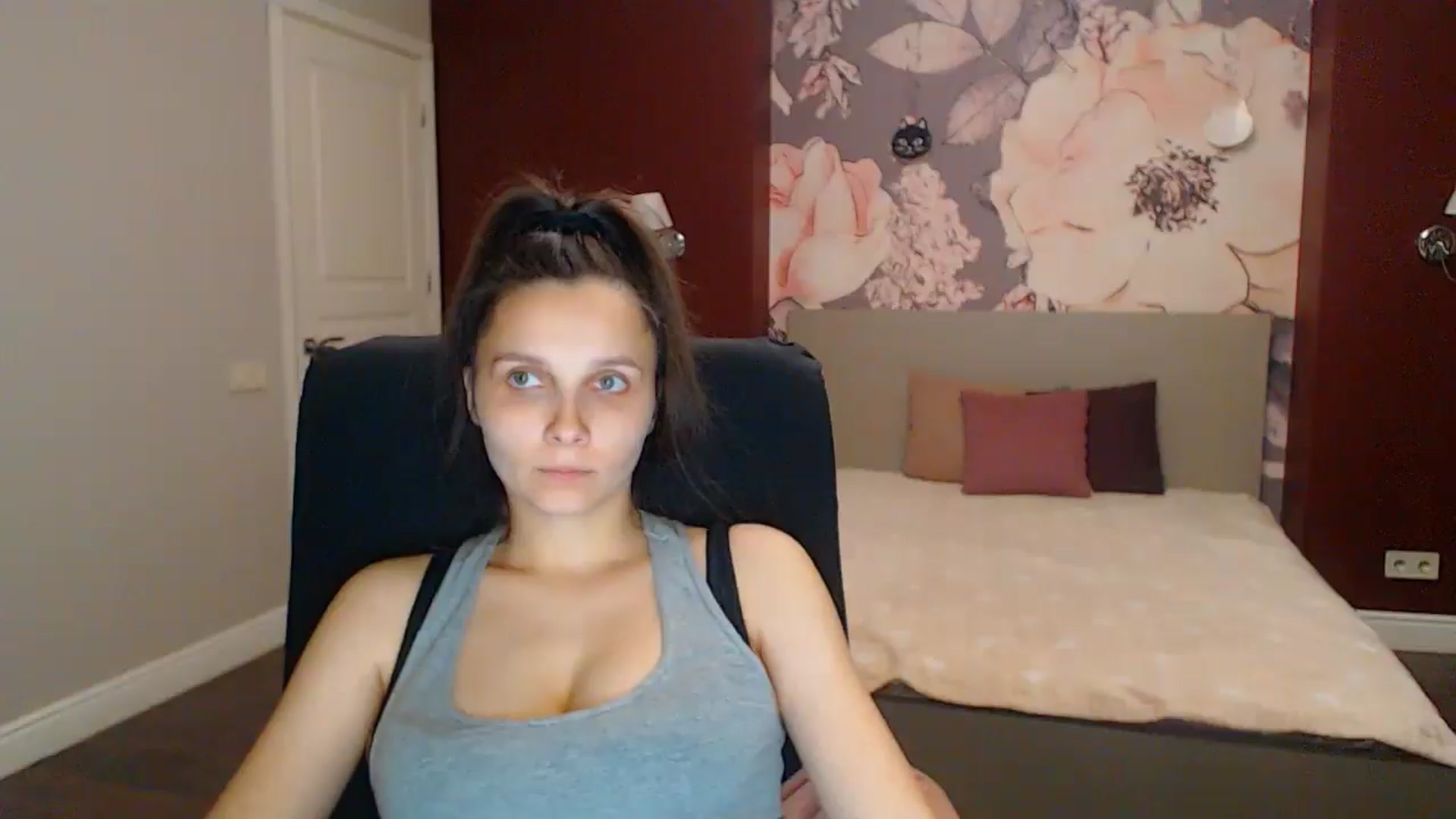 Gallery image thumbnail from Karina_Mils's myfreecams stream on, 08/02/2025, 18:31 image 7 of 20