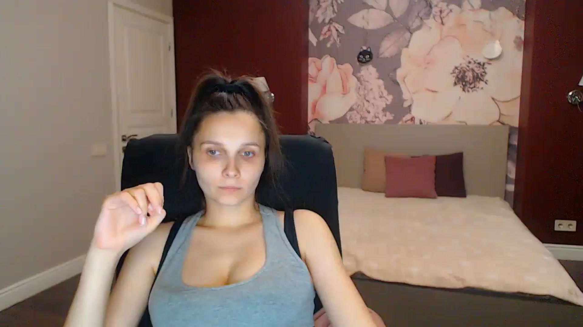 Gallery image thumbnail from Karina_Mils's myfreecams stream on, 08/02/2025, 18:31 image 6 of 20