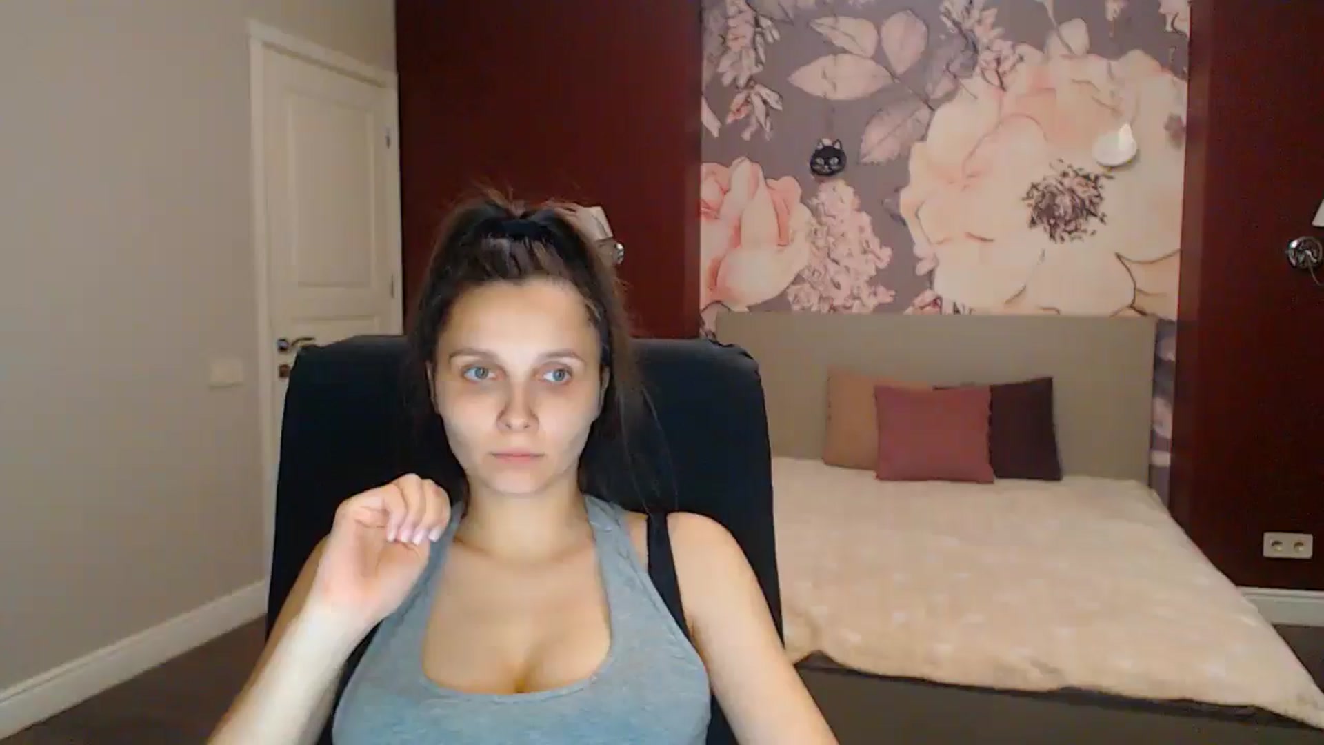 Gallery image thumbnail from Karina_Mils's myfreecams stream on, 08/02/2025, 18:31 image 13 of 20