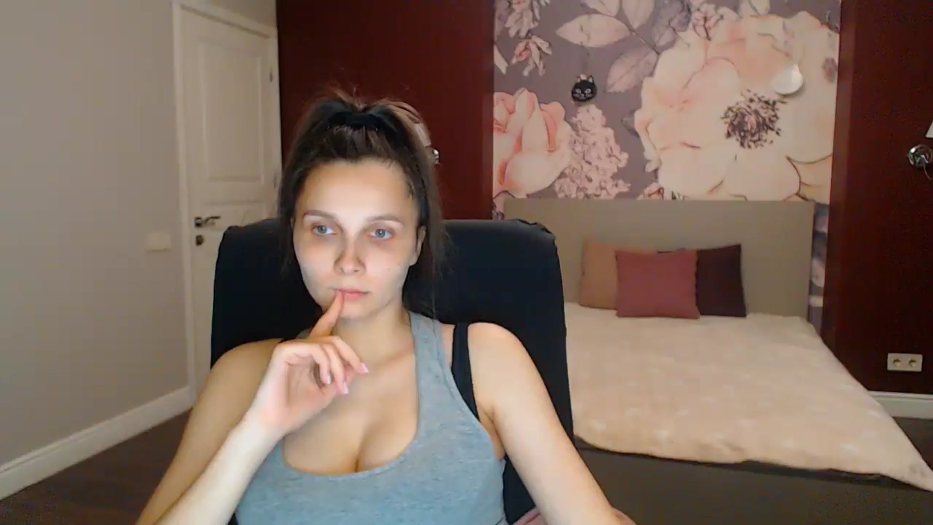 Gallery image thumbnail from Karina_Mils's myfreecams stream on, 08/02/2025, 18:31 image 3 of 20