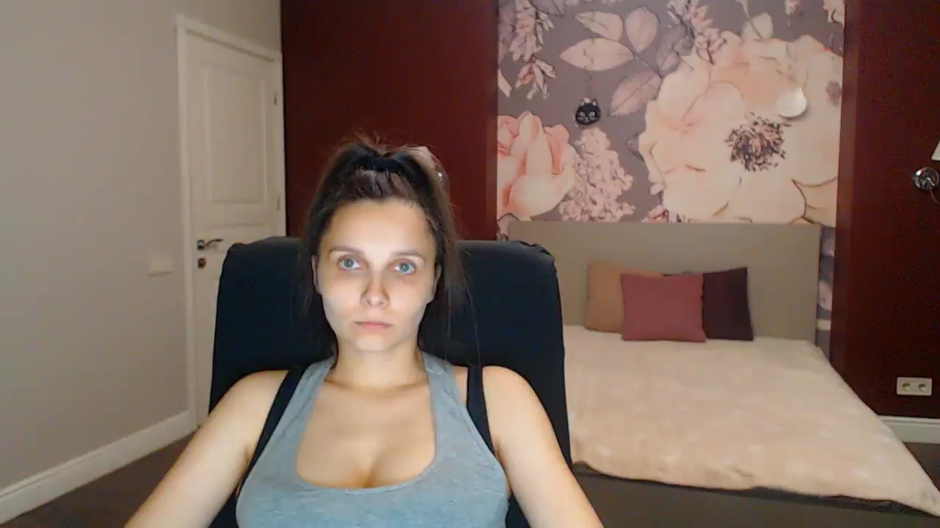 Gallery image thumbnail from Karina_Mils's myfreecams stream on, 08/02/2025, 18:31 image 17 of 20