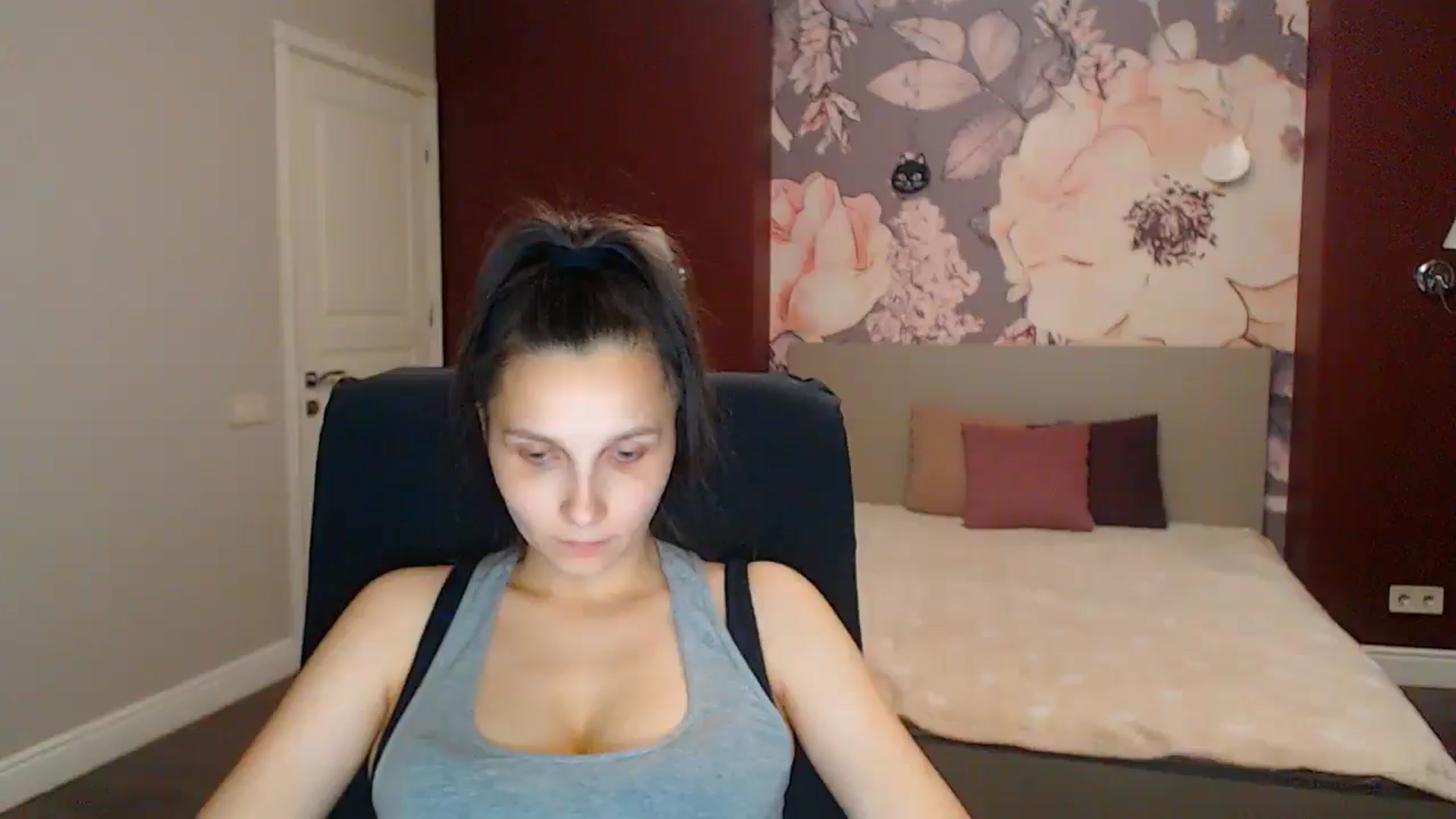 Gallery image thumbnail from Karina_Mils's myfreecams stream on, 08/02/2025, 18:31 image 11 of 20