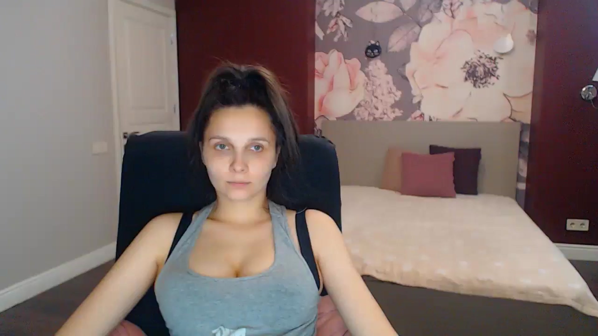 Gallery image thumbnail from Karina_Mils's myfreecams stream on, 08/03/2025, 15:30 image 18 of 20
