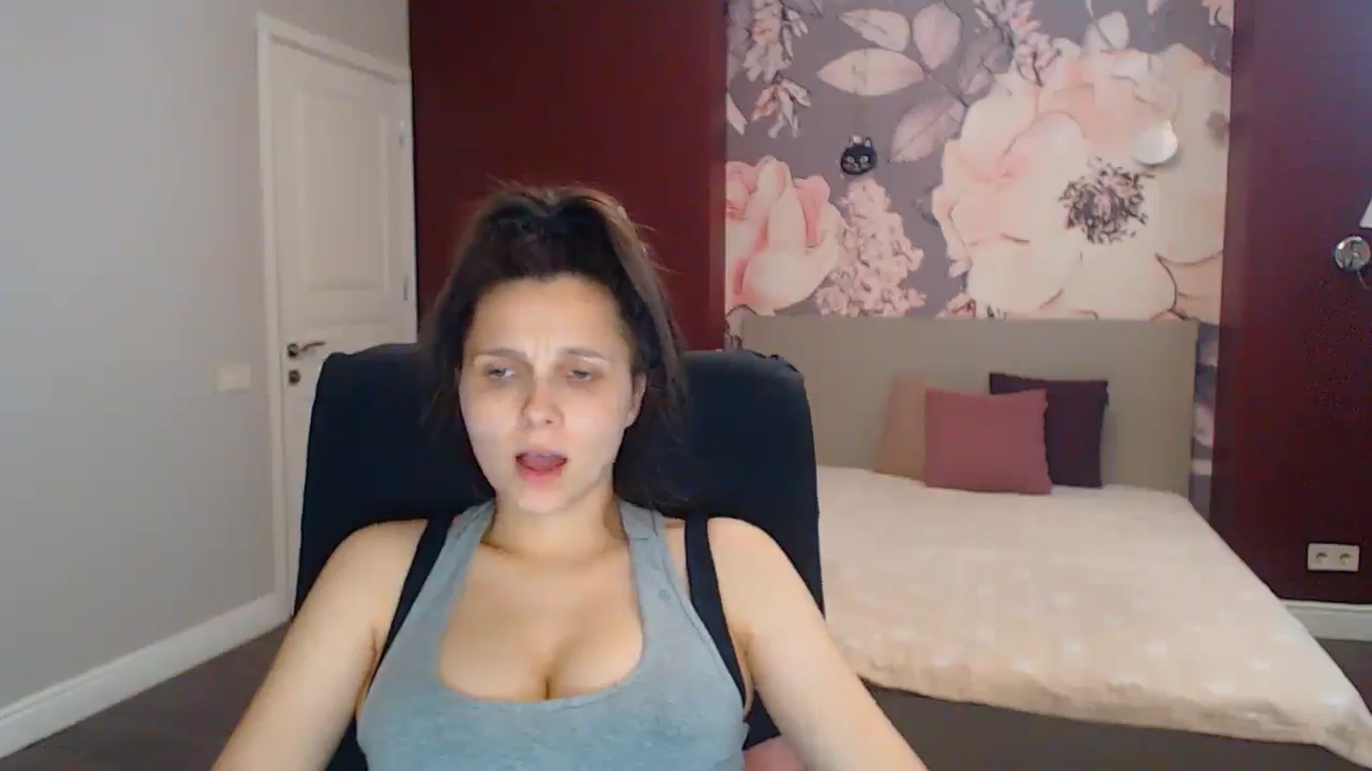 Gallery image thumbnail from Karina_Mils's myfreecams stream on, 08/03/2025, 15:30 image 4 of 20