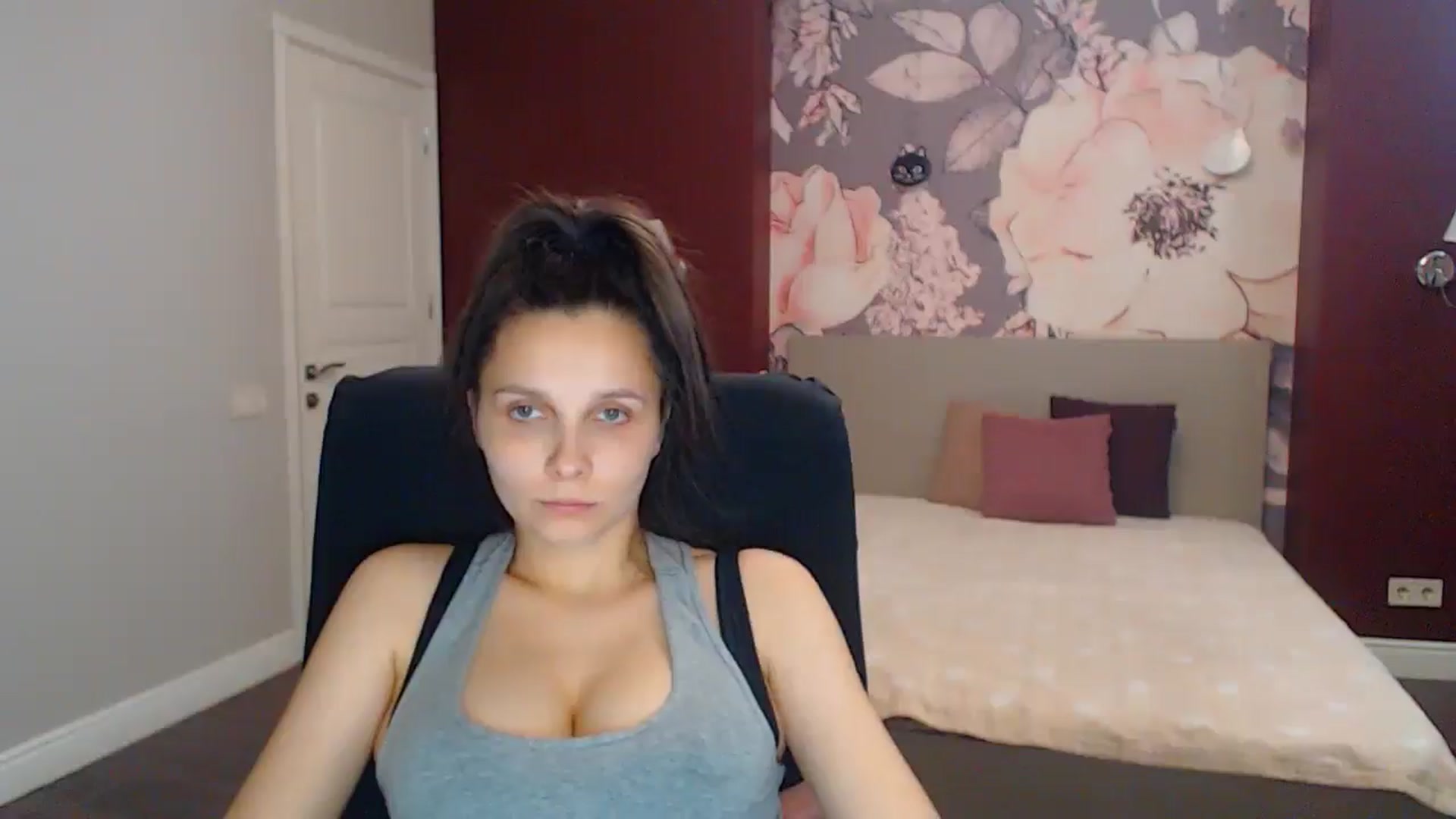 Gallery image thumbnail from Karina_Mils's myfreecams stream on, 08/03/2025, 15:30 image 13 of 20