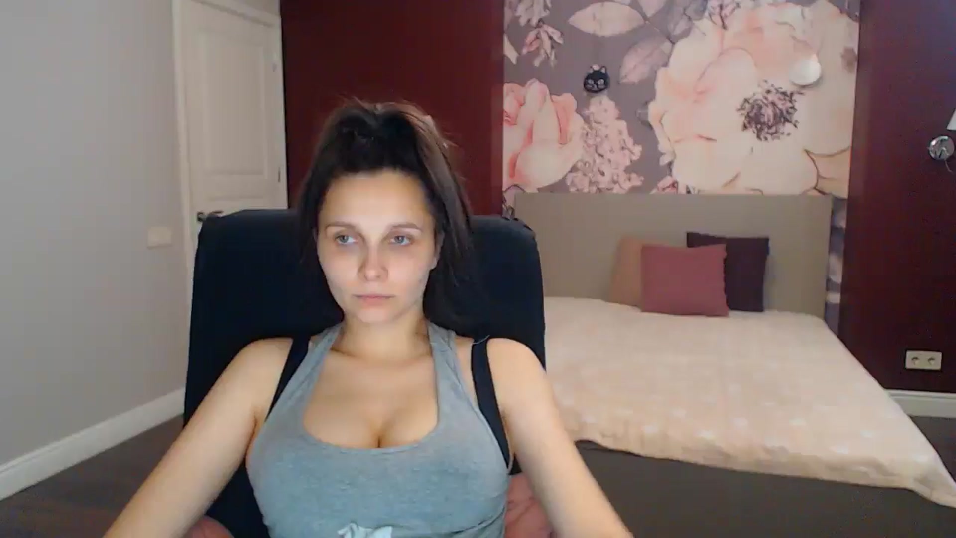 Gallery image thumbnail from Karina_Mils's myfreecams stream on, 08/03/2025, 15:30 image 19 of 20
