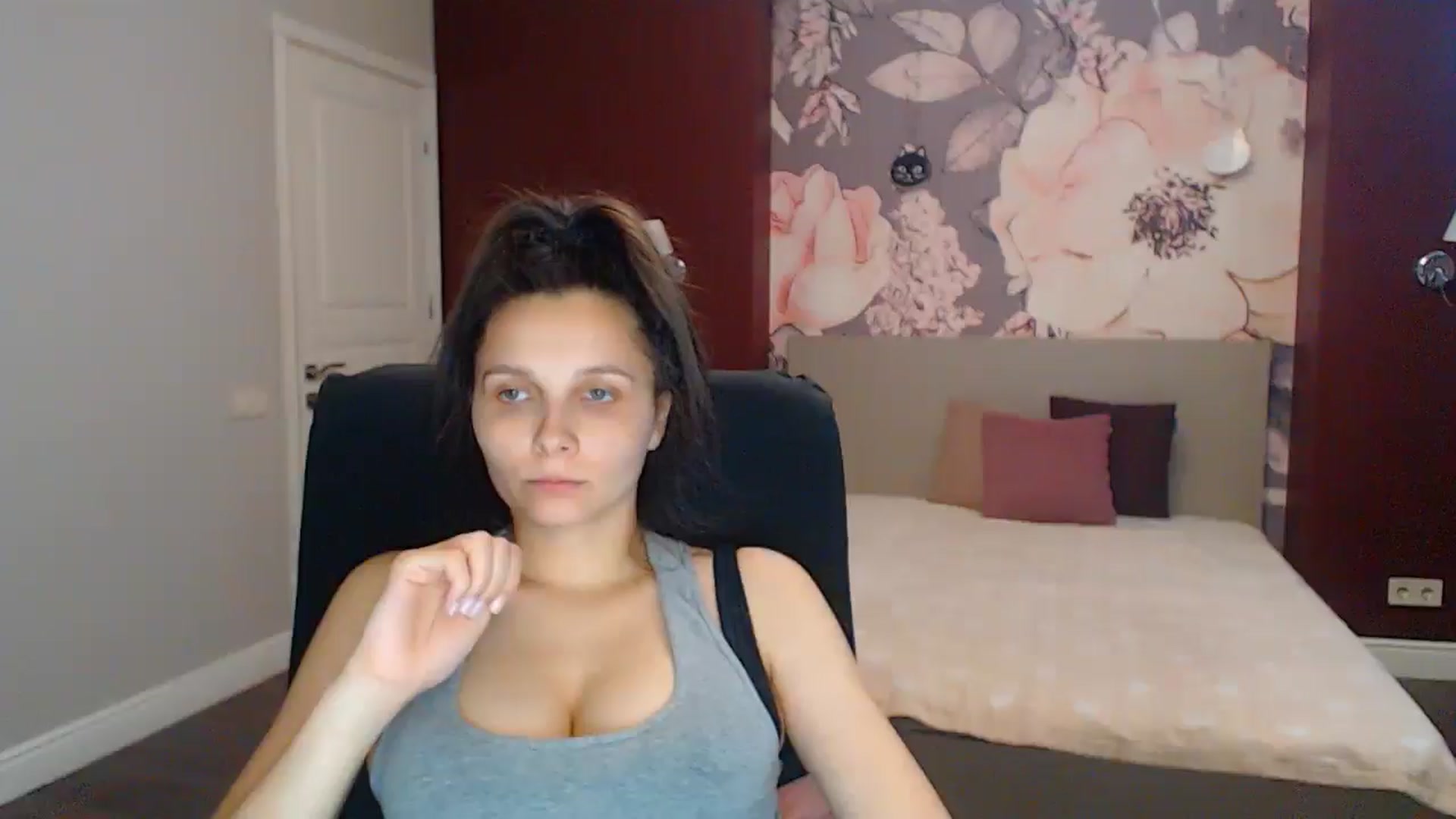 Gallery image thumbnail from Karina_Mils's myfreecams stream on, 08/03/2025, 15:30 image 10 of 20