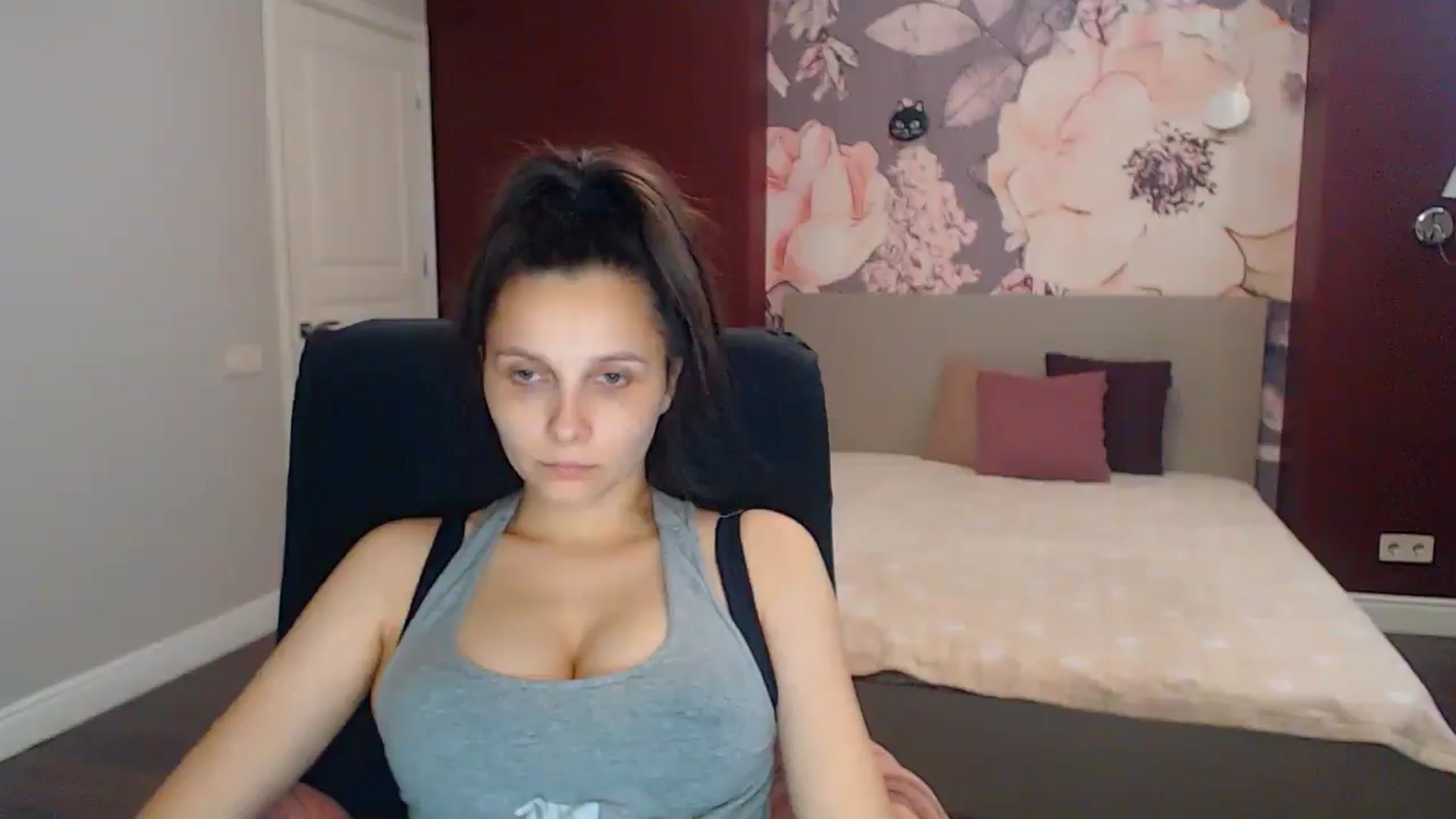 Gallery image thumbnail from Karina_Mils's myfreecams stream on, 08/03/2025, 15:30 image 17 of 20