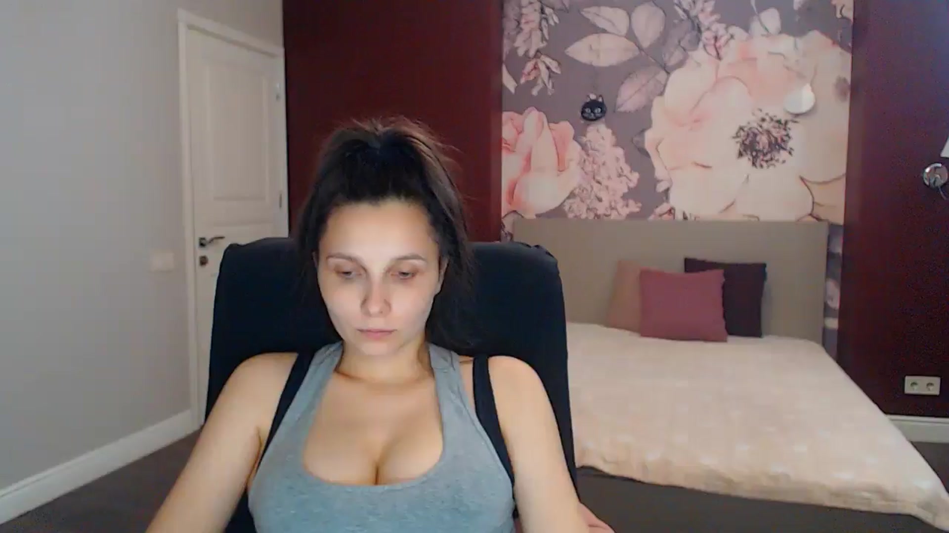 Gallery image thumbnail from Karina_Mils's myfreecams stream on, 08/03/2025, 15:30 image 2 of 20