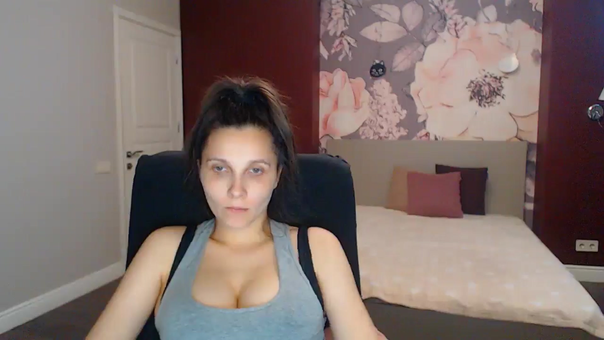 Gallery image thumbnail from Karina_Mils's myfreecams stream on, 08/03/2025, 15:30 image 8 of 20