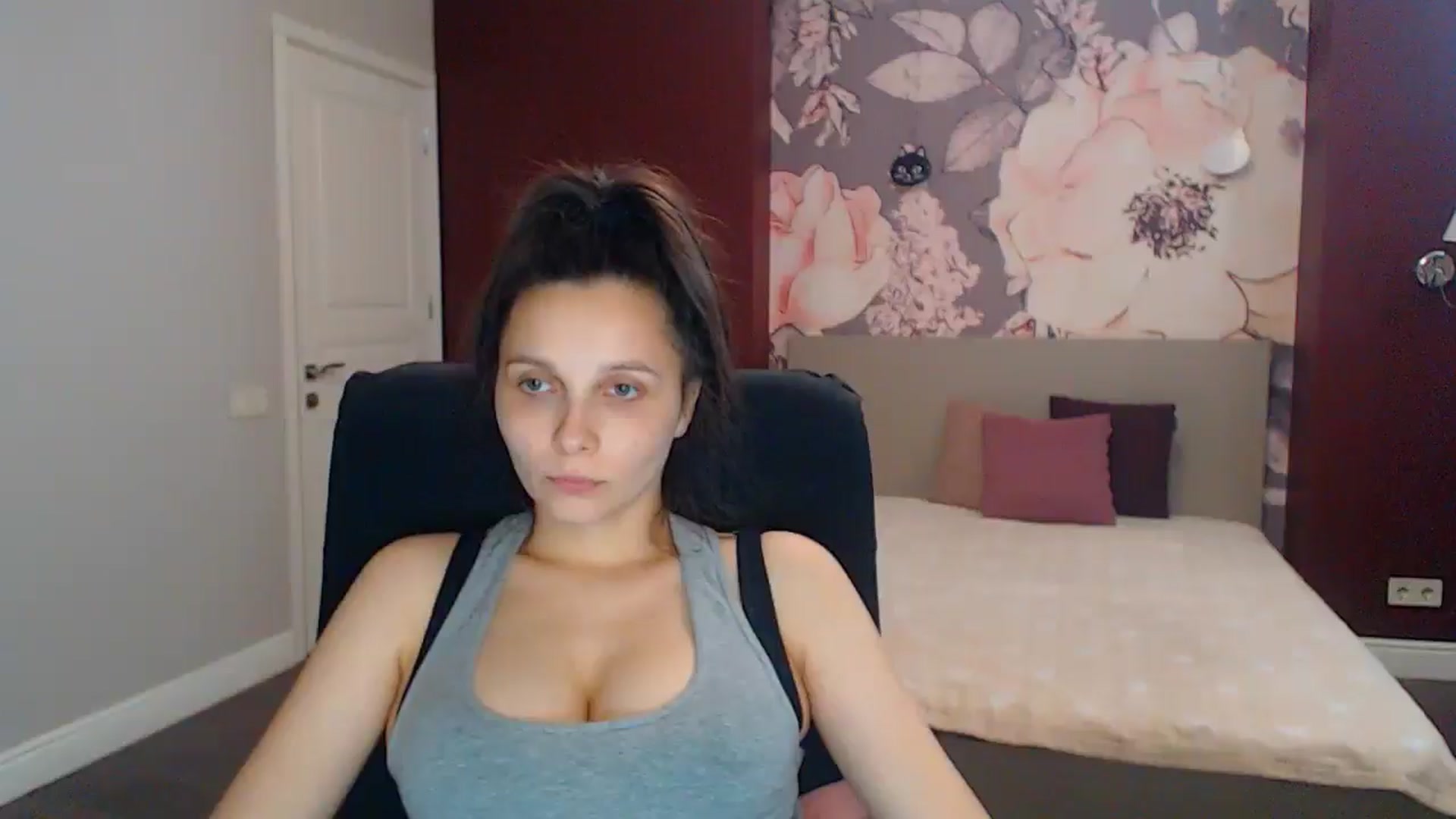 Gallery image thumbnail from Karina_Mils's myfreecams stream on, 08/03/2025, 15:30 image 1 of 20