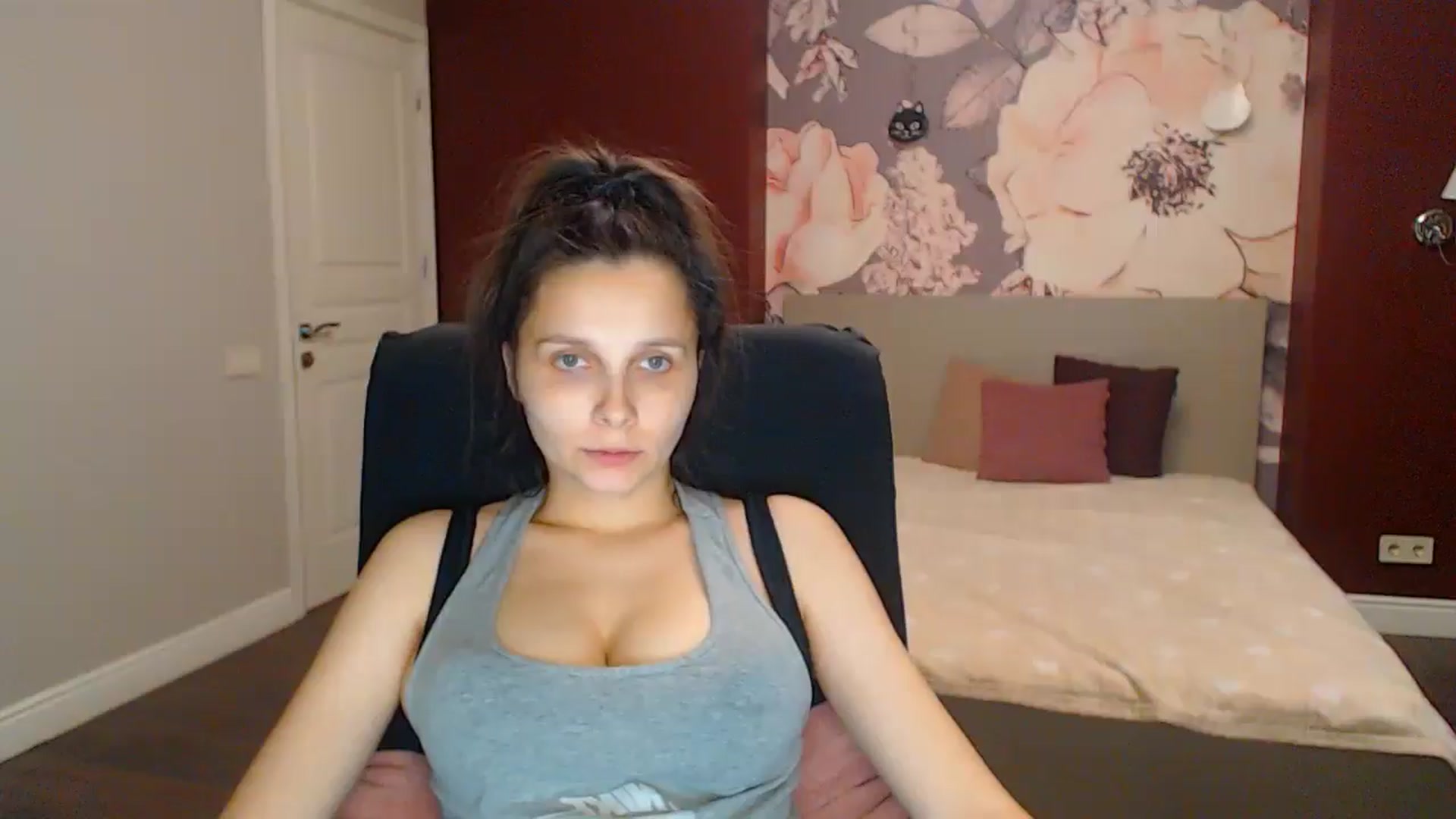 Gallery image thumbnail from Karina_Mils's myfreecams stream on, 08/03/2025, 17:23 image 1 of 20