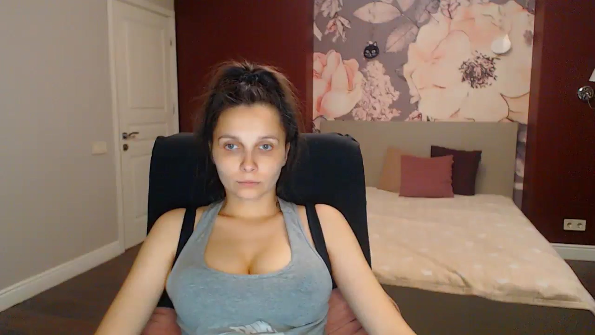 Gallery image thumbnail from Karina_Mils's myfreecams stream on, 08/03/2025, 17:23 image 3 of 20