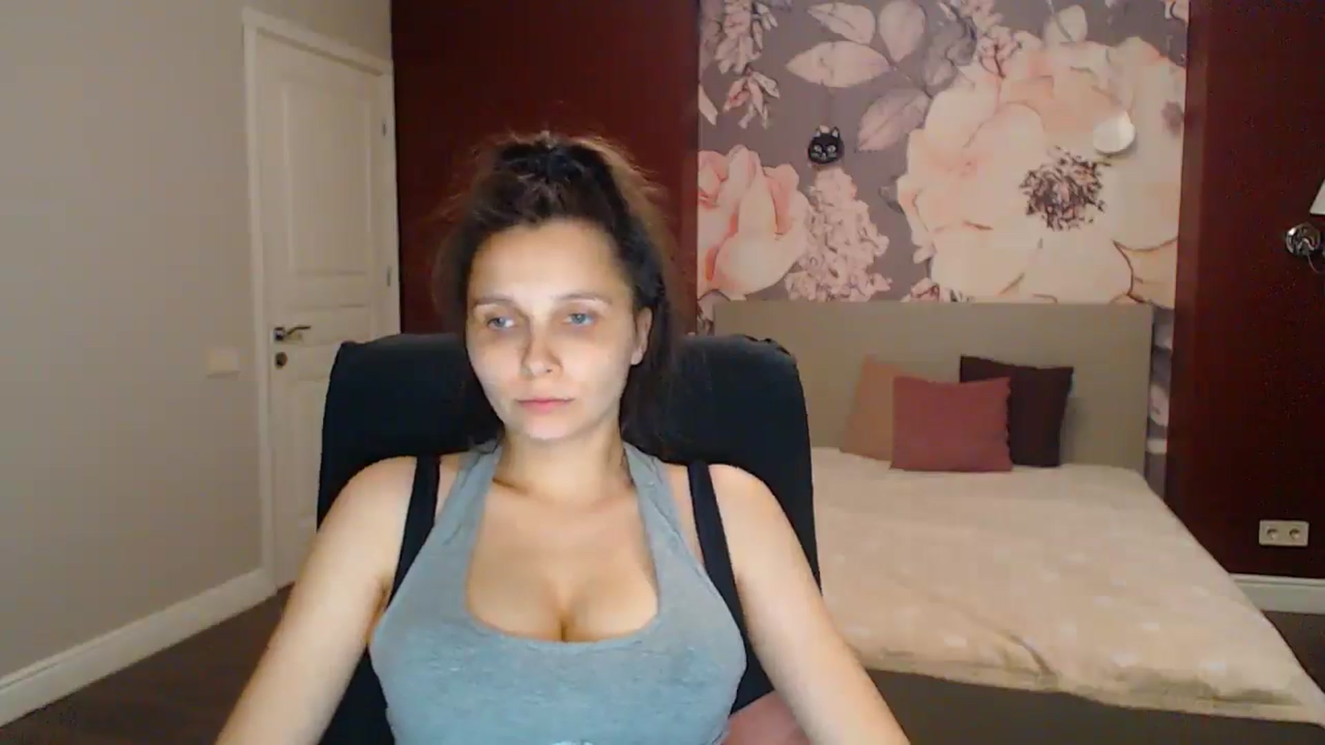 Gallery image thumbnail from Karina_Mils's myfreecams stream on, 08/03/2025, 17:23 image 19 of 20