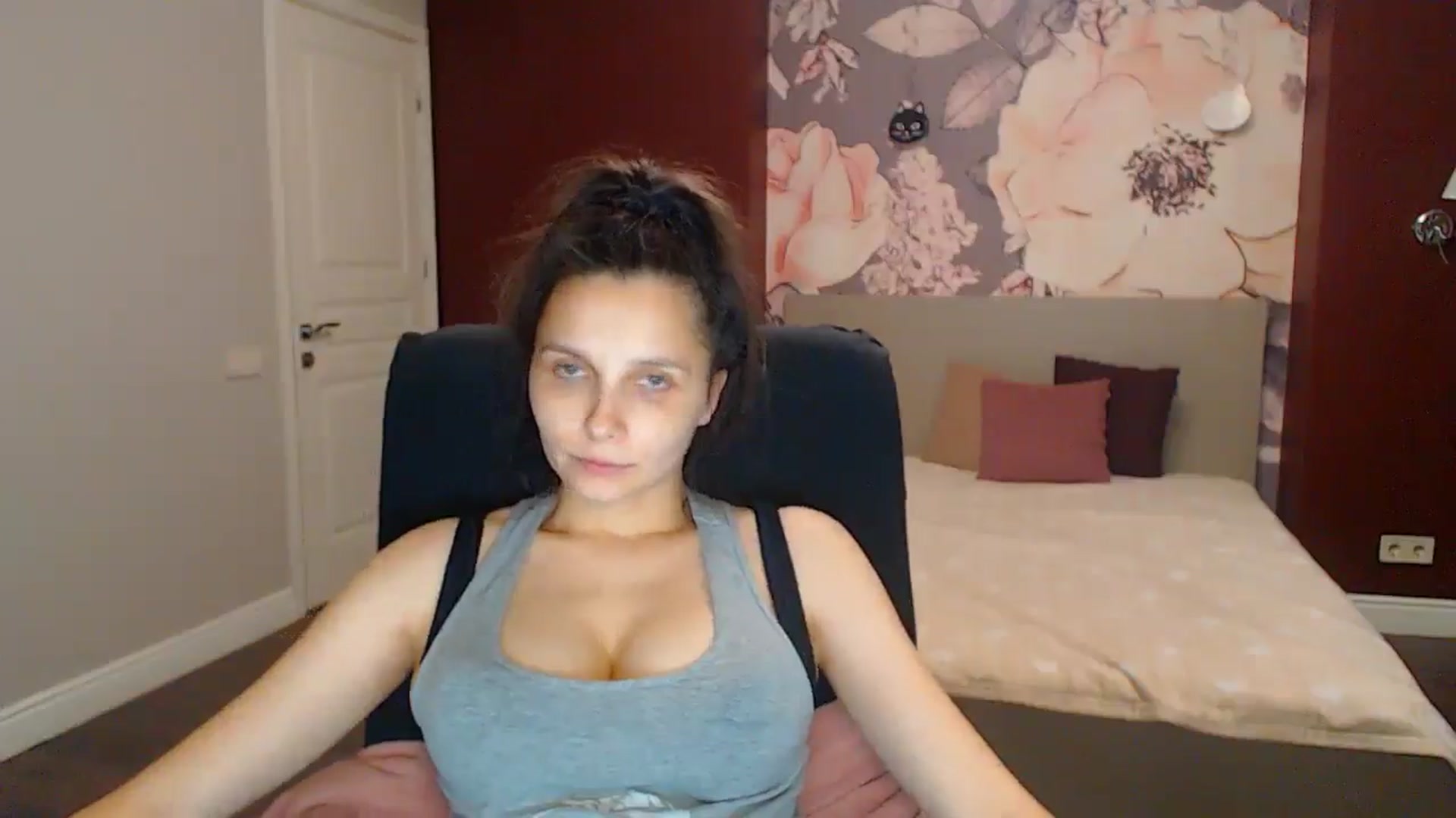 Gallery image thumbnail from Karina_Mils's myfreecams stream on, 08/03/2025, 17:23 image 9 of 20