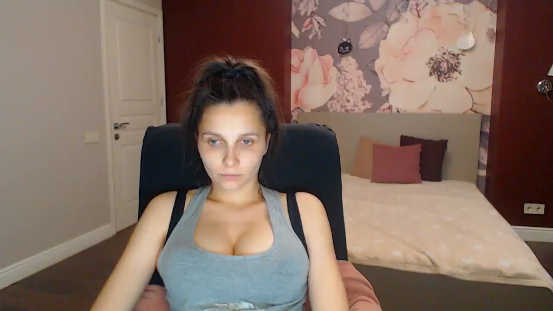 Gallery image thumbnail from Karina_Mils's myfreecams stream on, 08/03/2025, 17:23 image 6 of 20