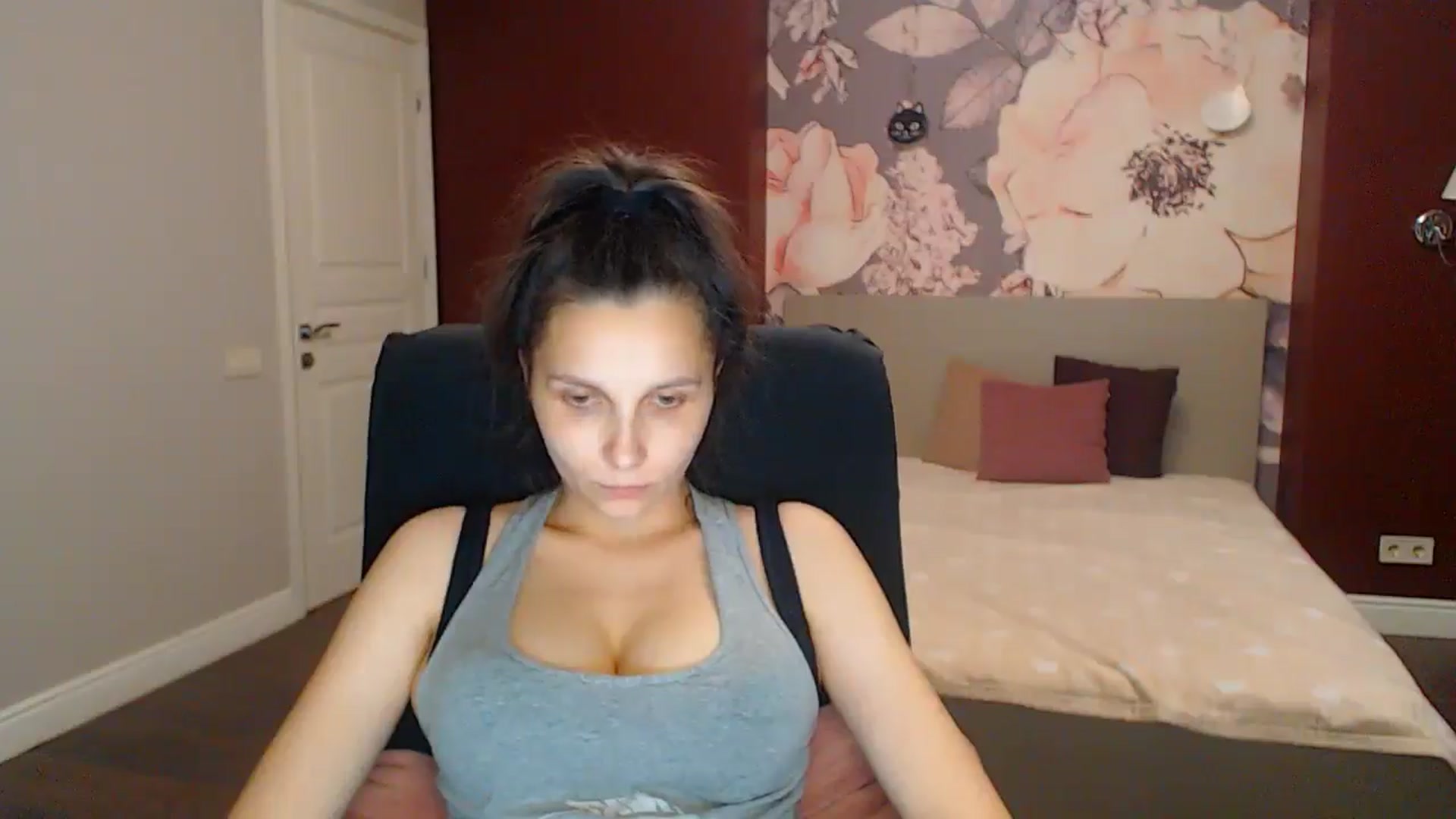 Gallery image thumbnail from Karina_Mils's myfreecams stream on, 08/03/2025, 17:23 image 4 of 20