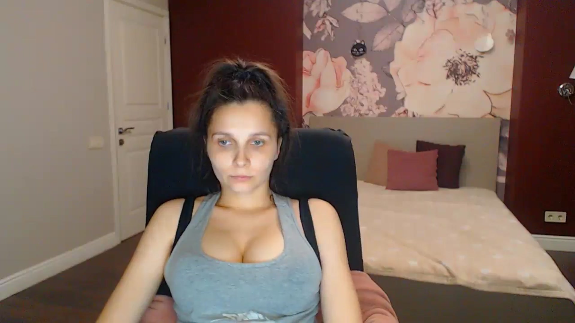 Gallery image thumbnail from Karina_Mils's myfreecams stream on, 08/03/2025, 17:23 image 5 of 20