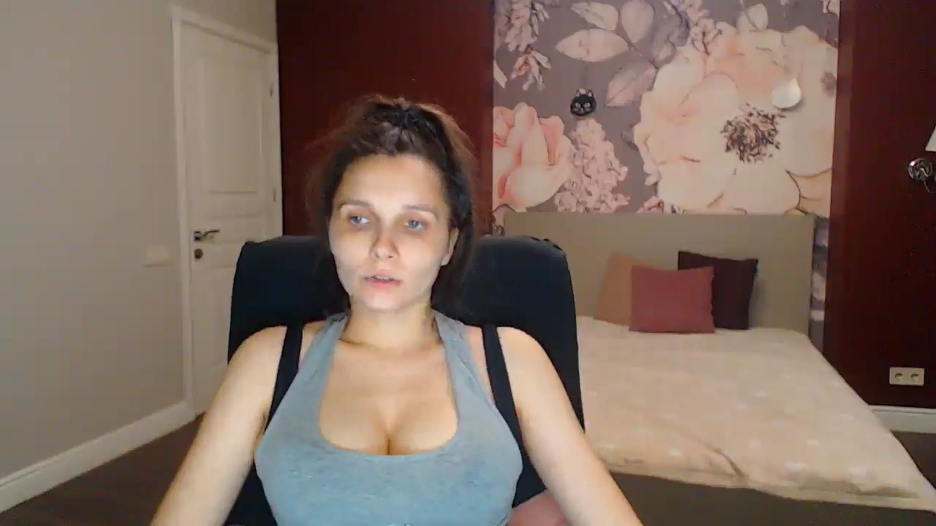 Gallery image thumbnail from Karina_Mils's myfreecams stream on, 08/03/2025, 17:23 image 20 of 20