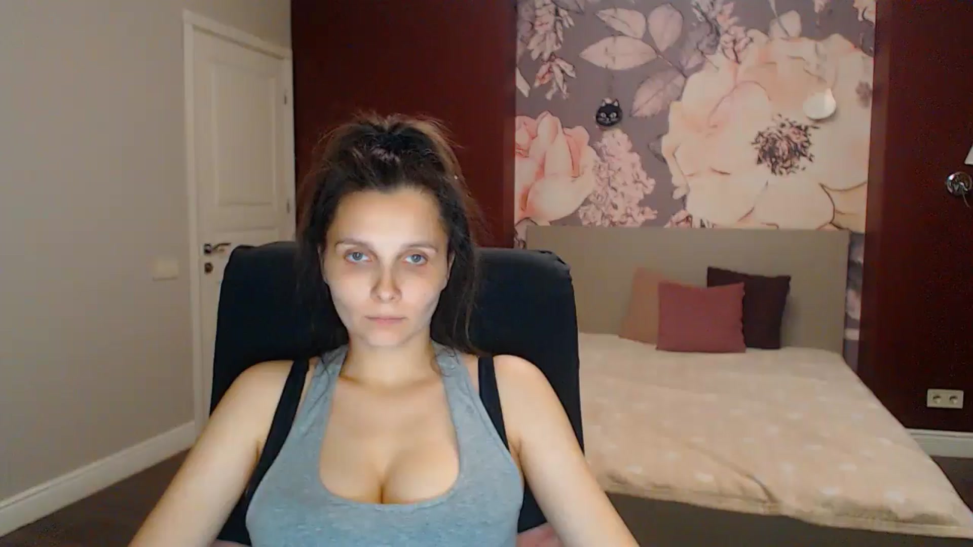 Gallery image thumbnail from Karina_Mils's myfreecams stream on, 08/03/2025, 18:50 image 19 of 20