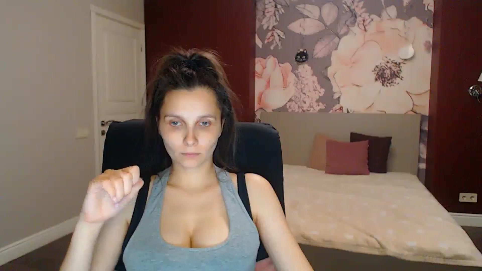 Gallery image thumbnail from Karina_Mils's myfreecams stream on, 08/03/2025, 18:50 image 15 of 20