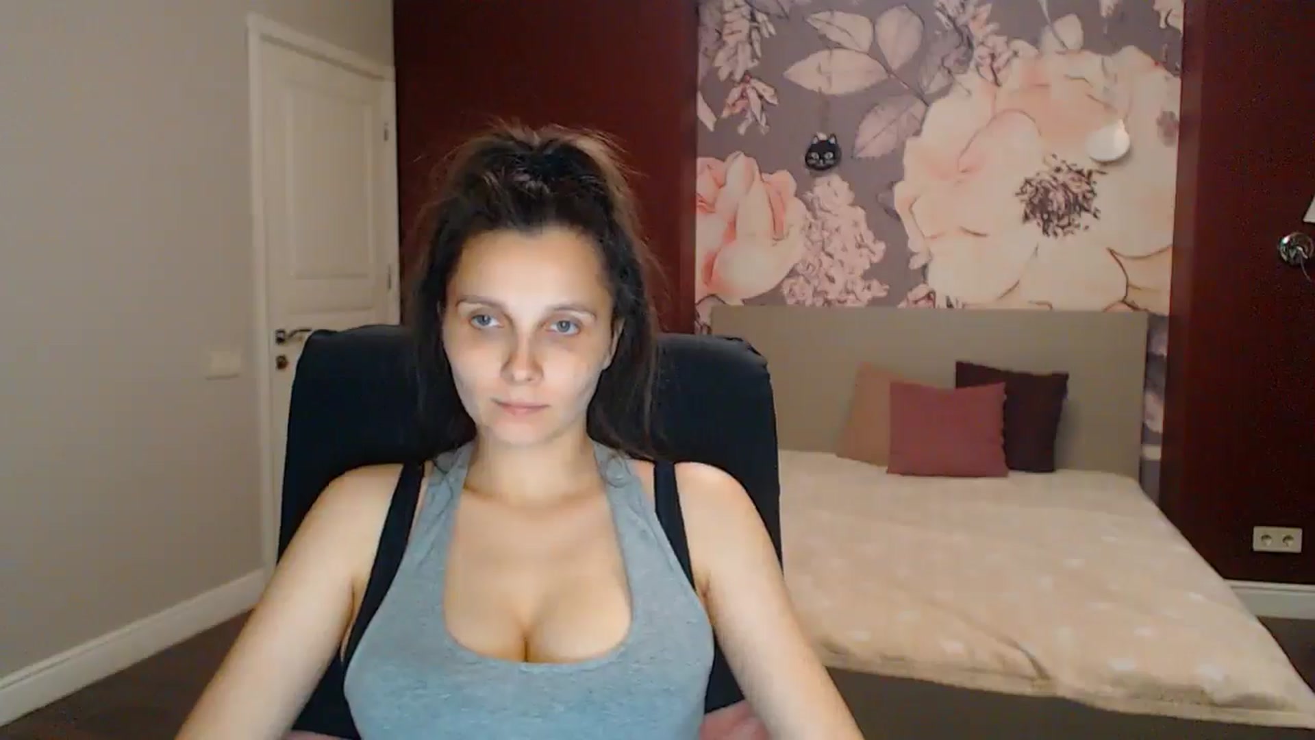 Gallery image thumbnail from Karina_Mils's myfreecams stream on, 08/03/2025, 18:50 image 3 of 20