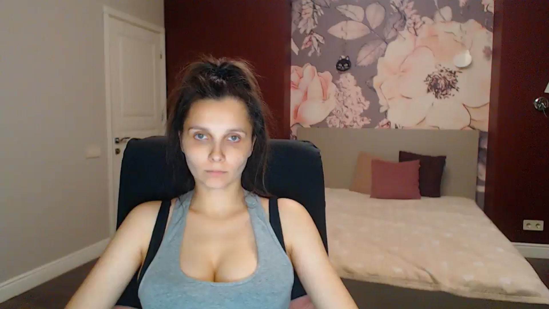 Gallery image thumbnail from Karina_Mils's myfreecams stream on, 08/03/2025, 18:50 image 18 of 20