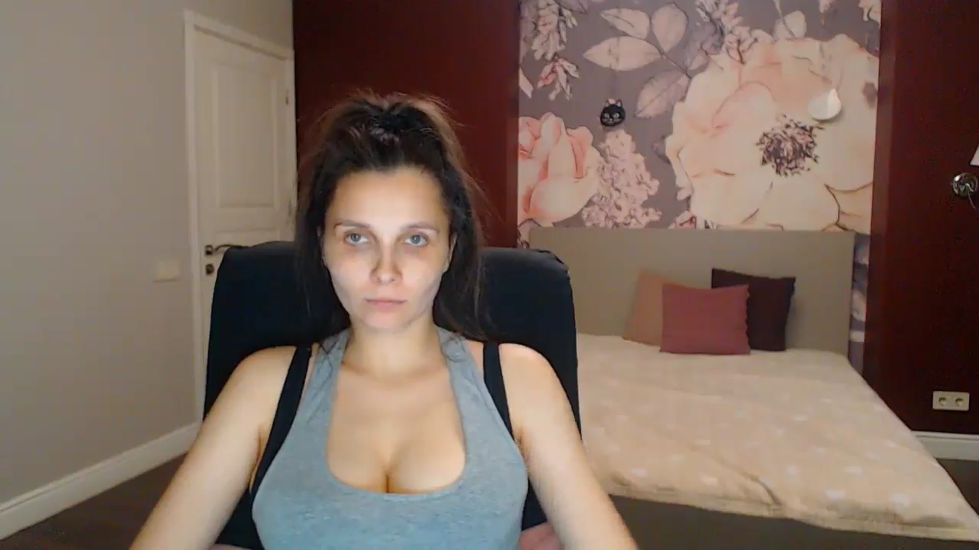Gallery image thumbnail from Karina_Mils's myfreecams stream on, 08/03/2025, 18:50 image 4 of 20